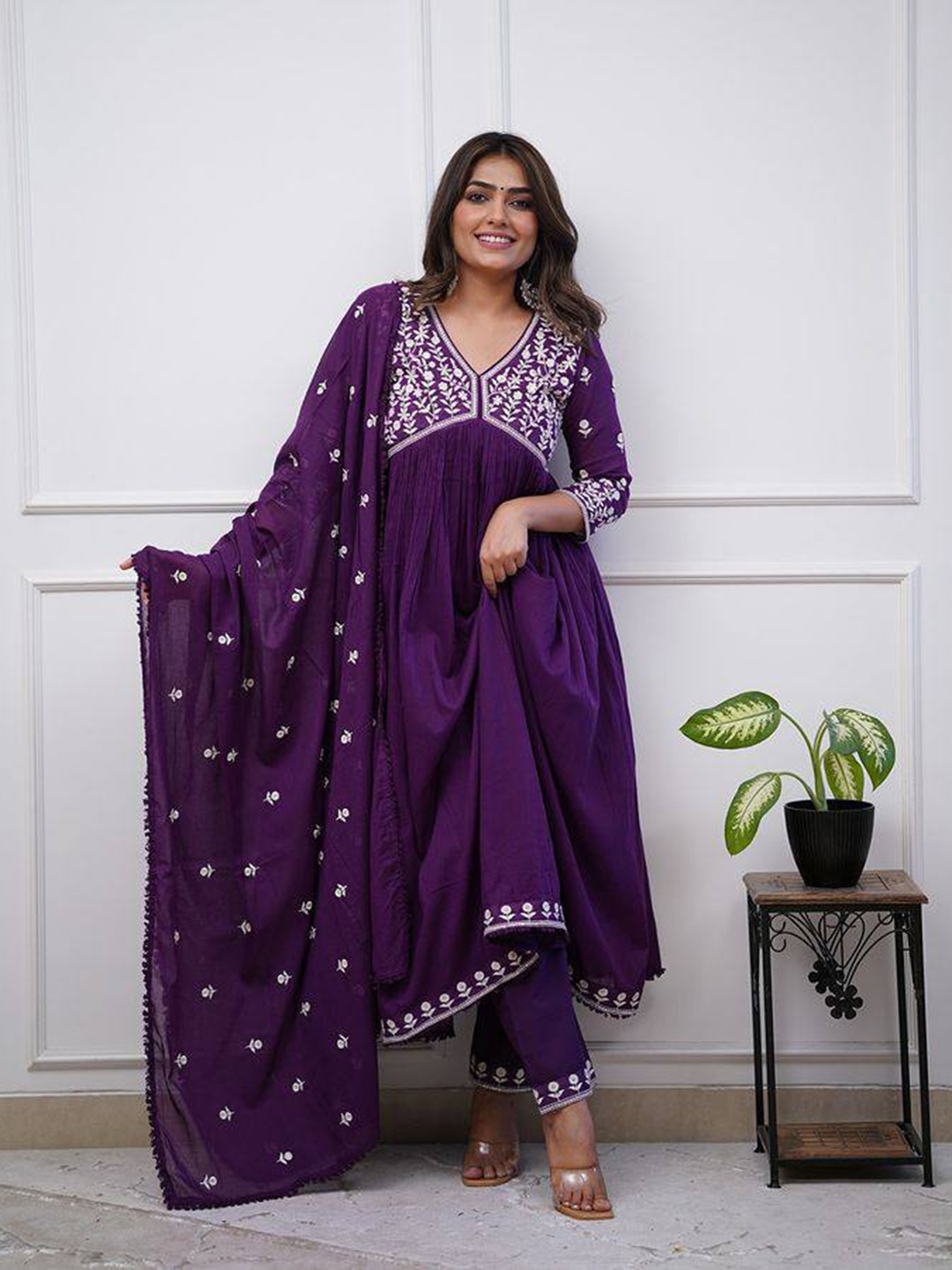 BESUCHER Floral Embroidered Empire Pure Silk Anarkali Kurta With Trouser With Dupatta, Purple
BESUCHER Floral Embroidered Empire Pure Silk Anarkali Kurta With Trouser With Dupatta, Purple
