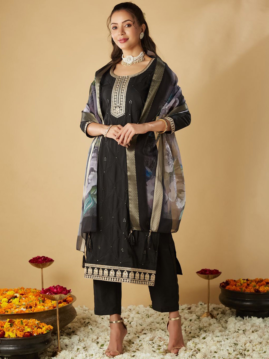 Colors of Earth Women Ethnic Motifs Embroidered Regular Kurta with Trousers & With Dupatta, Black
Colors of Earth Women Ethnic Motifs Embroidered Regular Kurta with Trousers & With Dupatta, Black