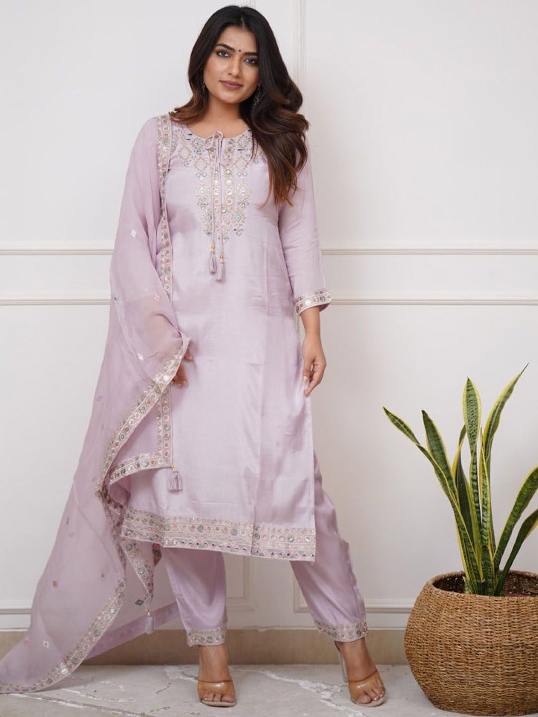 KALINI Women Floral Embroidered Regular Chanderi Silk Kurta with Trousers & With Dupatta, Purple
KALINI Women Floral Embroidered Regular Chanderi Silk Kurta with Trousers & With Dupatta, Purple
