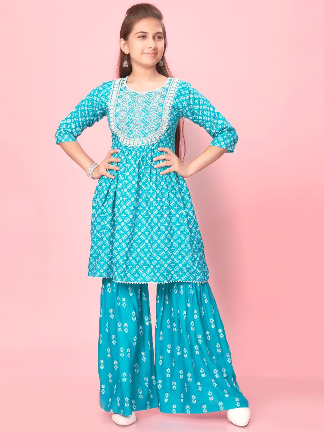 Sangria Girls Floral Printed Round Neck Pure Cotton A-Line Kurta With Sharara, Turquoise blue
Sangria Girls Floral Printed Round Neck Pure Cotton A-Line Kurta With Sharara, Turquoise blue