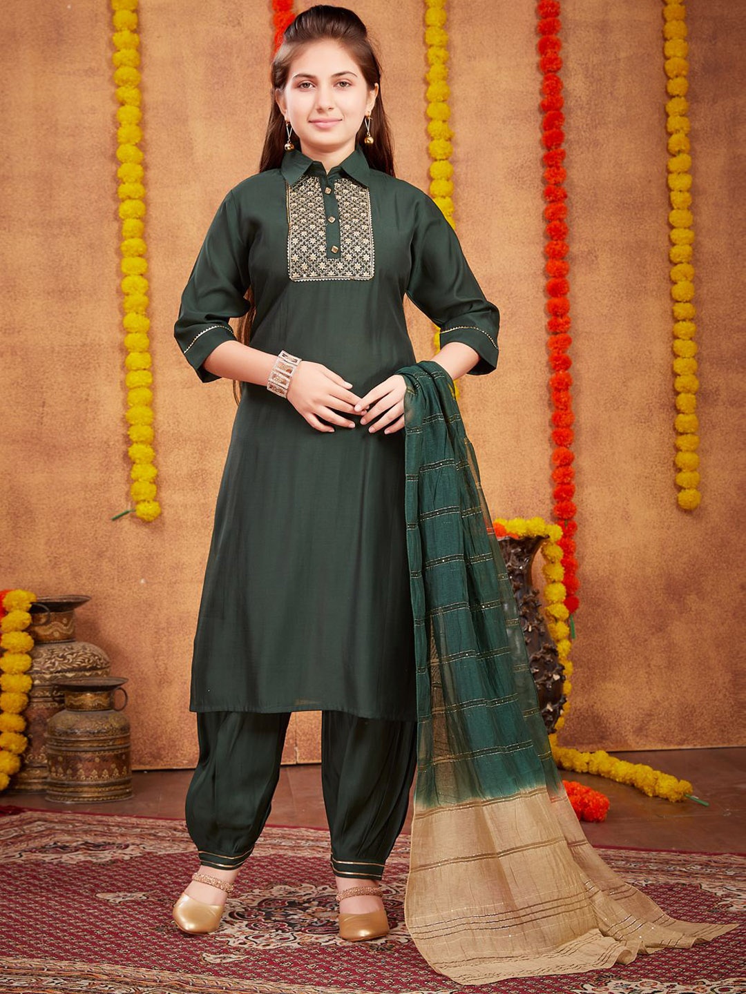Sangria Girls Floral Embroidered Shirt Collar Pure Silk Straight Kurta With Patiala, Green
Sangria Girls Floral Embroidered Shirt Collar Pure Silk Straight Kurta With Patiala, Green