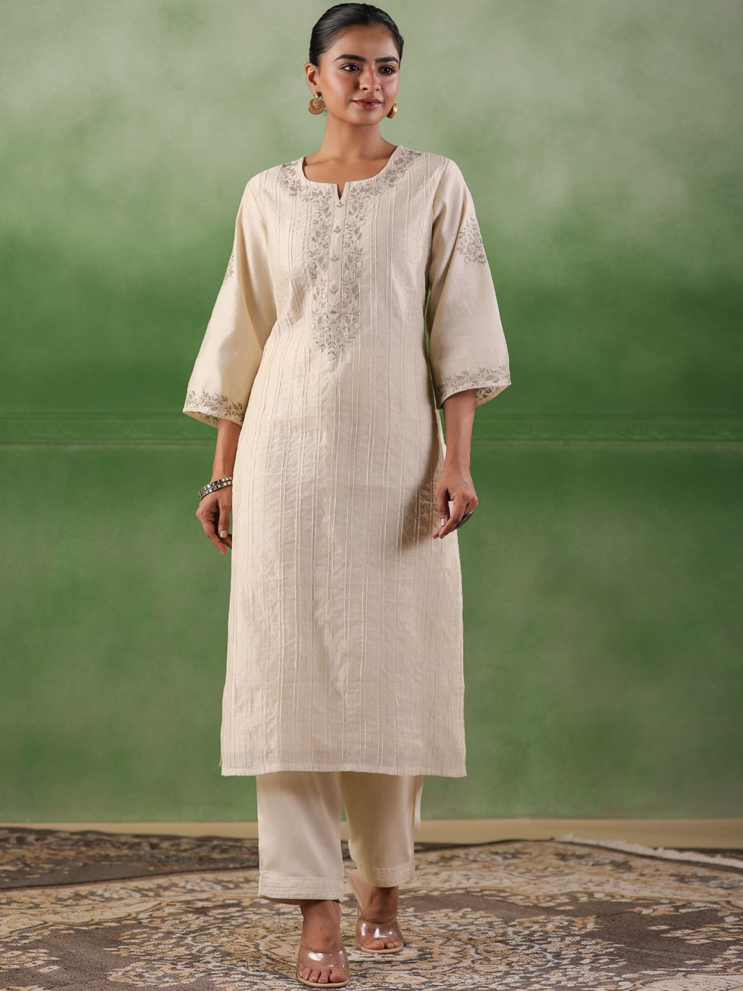 Geroo Luxe Floral Embroidered Chanderi Cotton Straight Kurta With Trousers, Off white
Geroo Luxe Floral Embroidered Chanderi Cotton Straight Kurta With Trousers, Off white