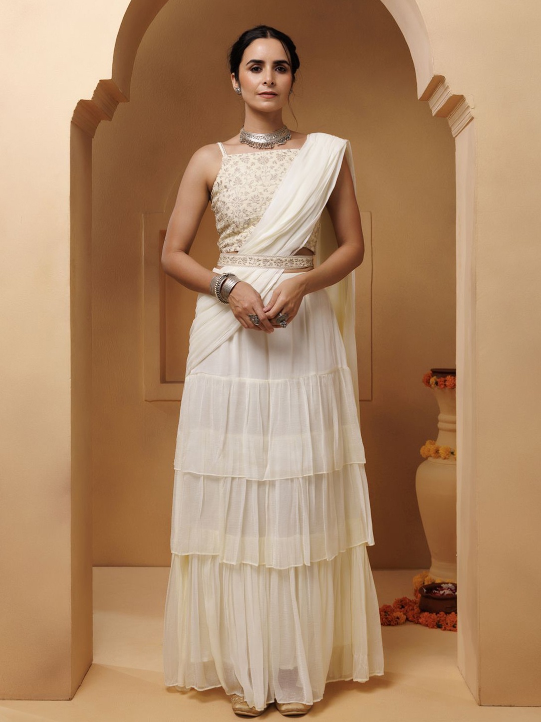 Geroo Luxe Tie and Dye Poly Chiffon Ready to Wear Saree with Stitched Blouse, Off white
Geroo Luxe Tie and Dye Poly Chiffon Ready to Wear Saree with Stitched Blouse, Off white