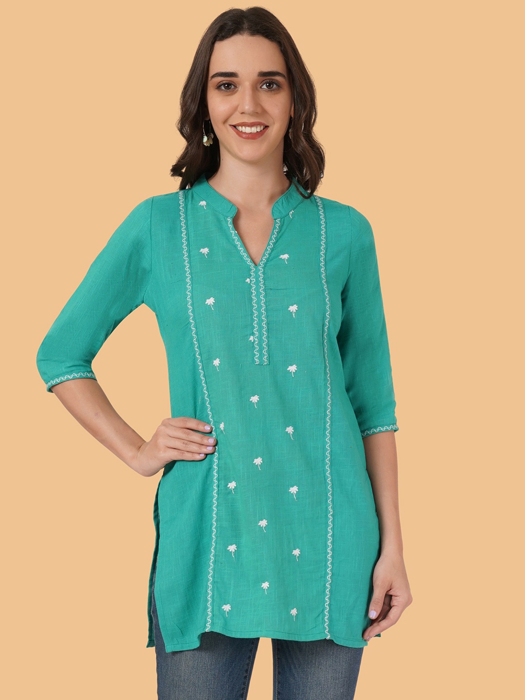Brownverse Floral Embroidered Mandarin Collar Pure Cotton Straight Khadi Kurta, Green
Brownverse Floral Embroidered Mandarin Collar Pure Cotton Straight Khadi Kurta, Green