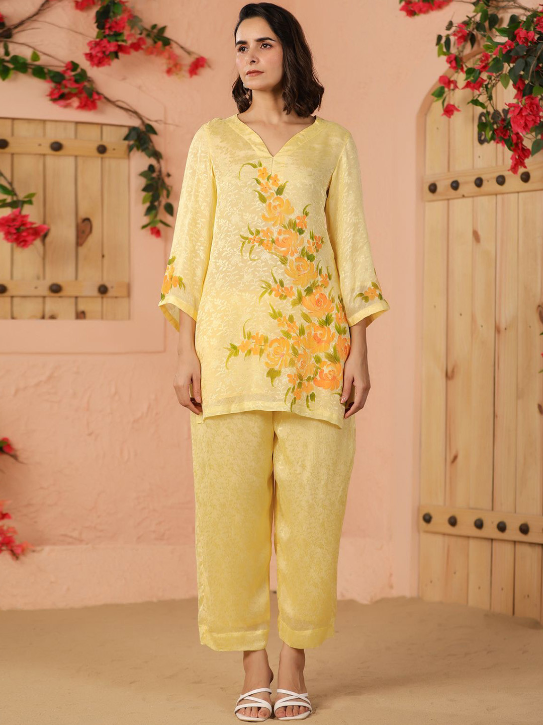 Geroo Luxe Floral Printed Regular Silk Crepe Tunic with Trouser, Yellow 
Geroo Luxe Floral Printed Regular Silk Crepe Tunic with Trouser, Yellow