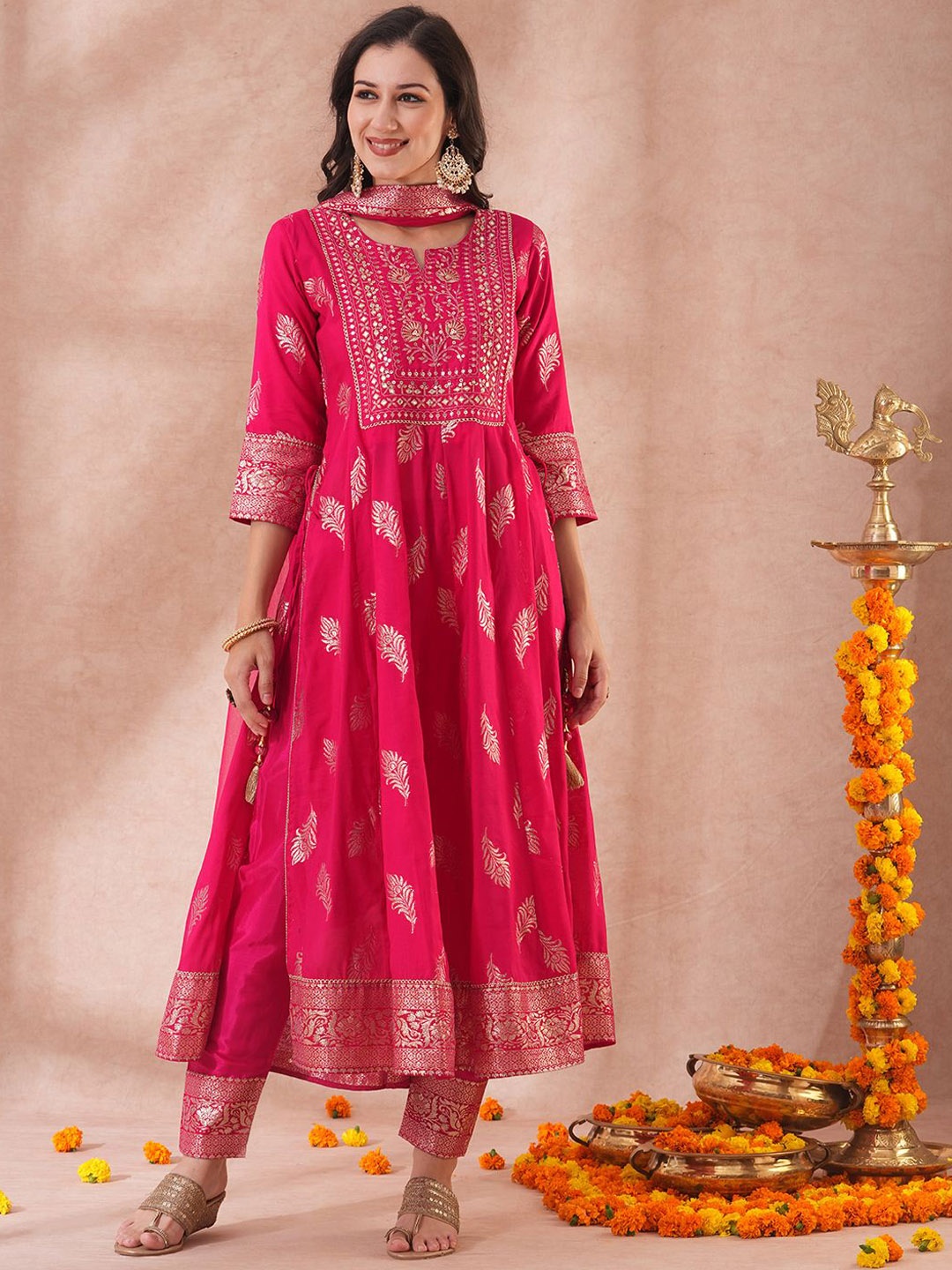 FASHOR Ethnic Motifs Embroidered Panelled Mirror Work Kurta With Trousers & Dupatta, Pink
FASHOR Ethnic Motifs Embroidered Panelled Mirror Work Kurta With Trousers & Dupatta, Pink