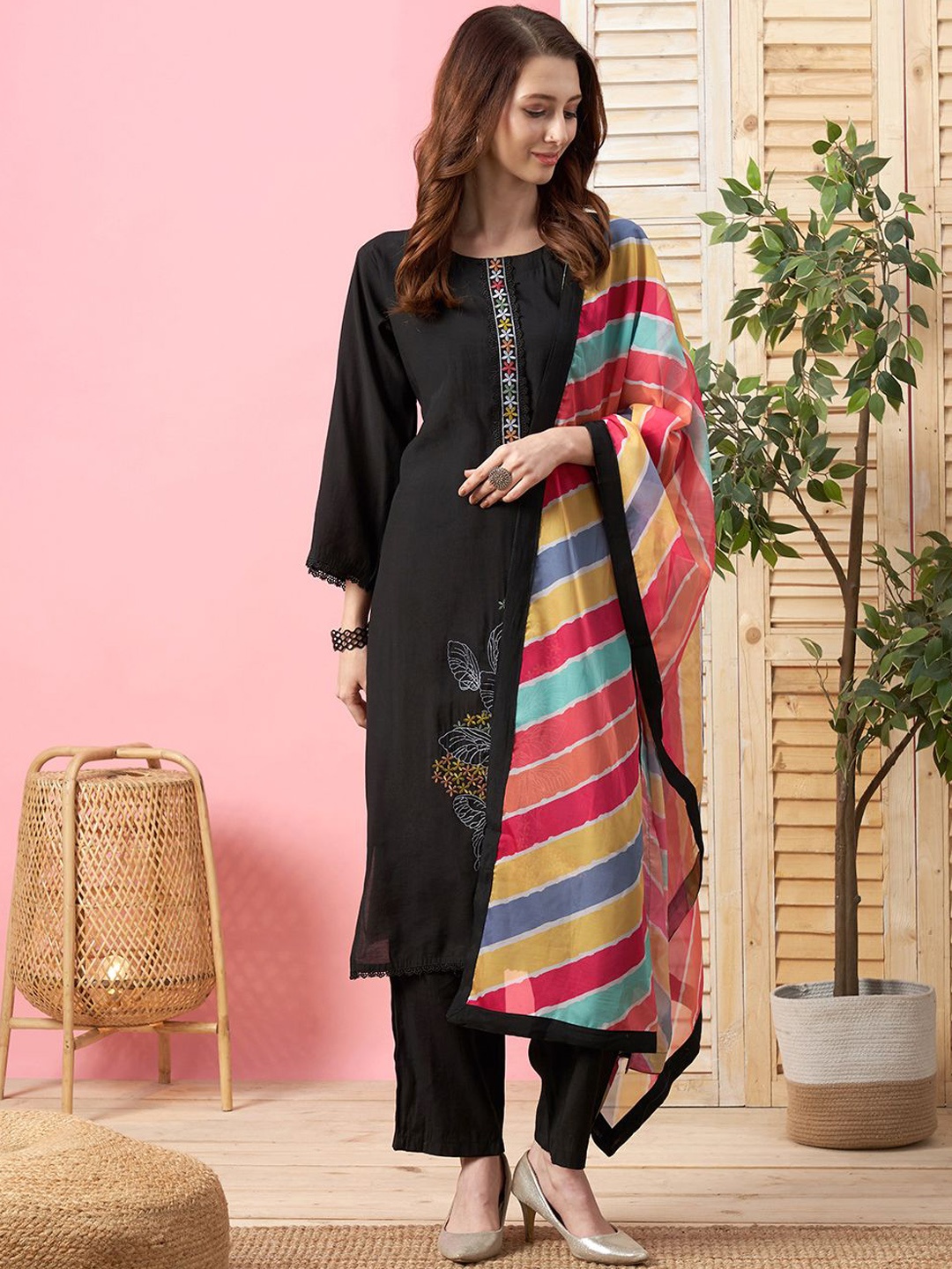 Kiana House Of Fashion Floral Embroidered Regular Pure Cotton Kurta &Trouser With Dupatta, Black
Kiana House Of Fashion Floral Embroidered Regular Pure Cotton Kurta &Trouser With Dupatta, Black