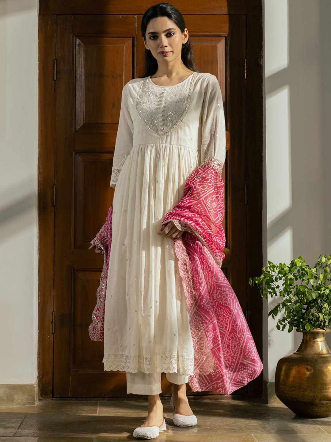 FASHOR Floral Embroidered Pleated Pure Cotton A-Line Kurta with Trousers & Dupatta, White
FASHOR Floral Embroidered Pleated Pure Cotton A-Line Kurta with Trousers & Dupatta, White