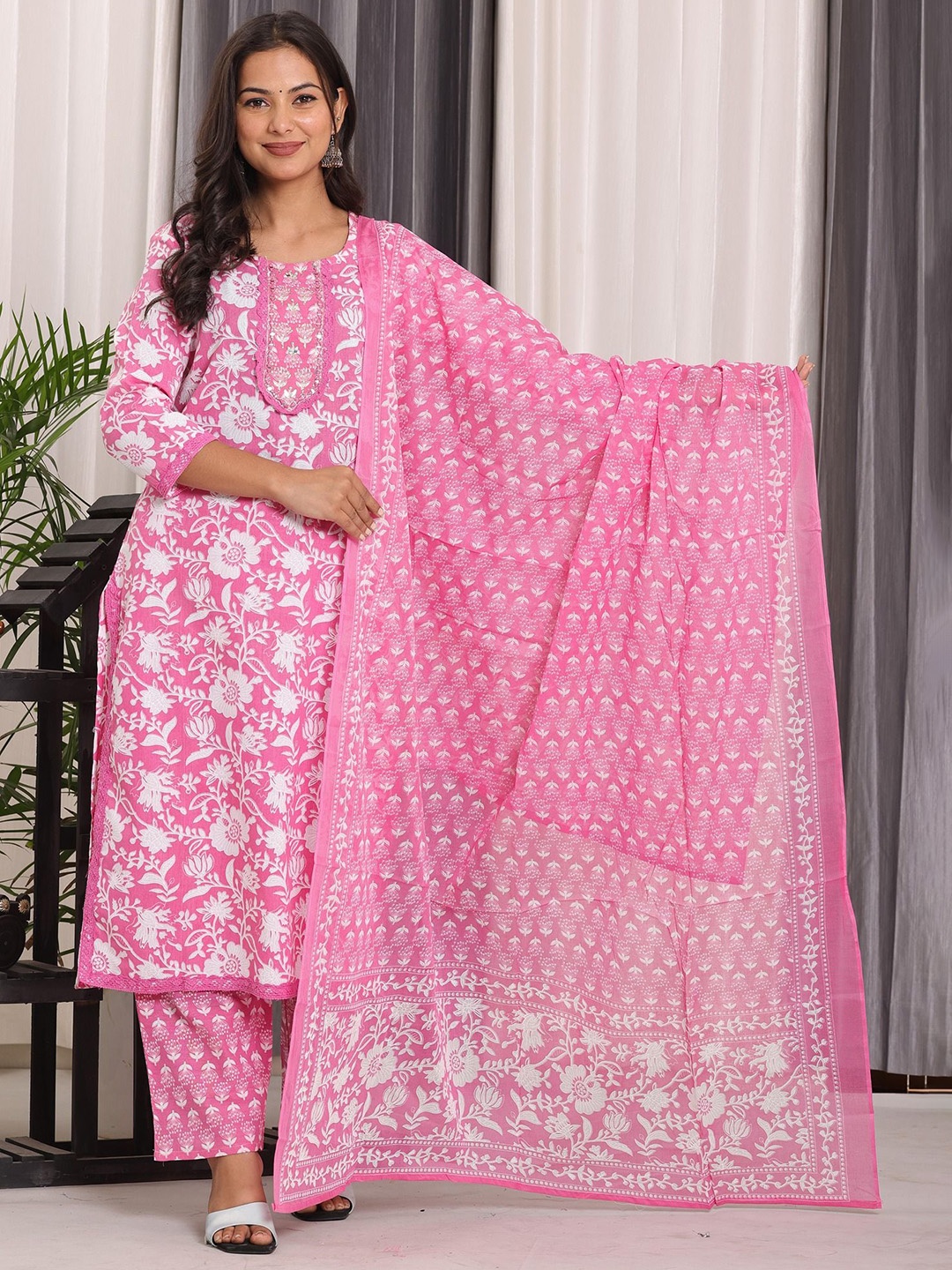 GEKHA Women Floral Printed Regular Mirror Work Kurta with Trousers & With Dupatta, Pink
GEKHA Women Floral Printed Regular Mirror Work Kurta with Trousers & With Dupatta, Pink
