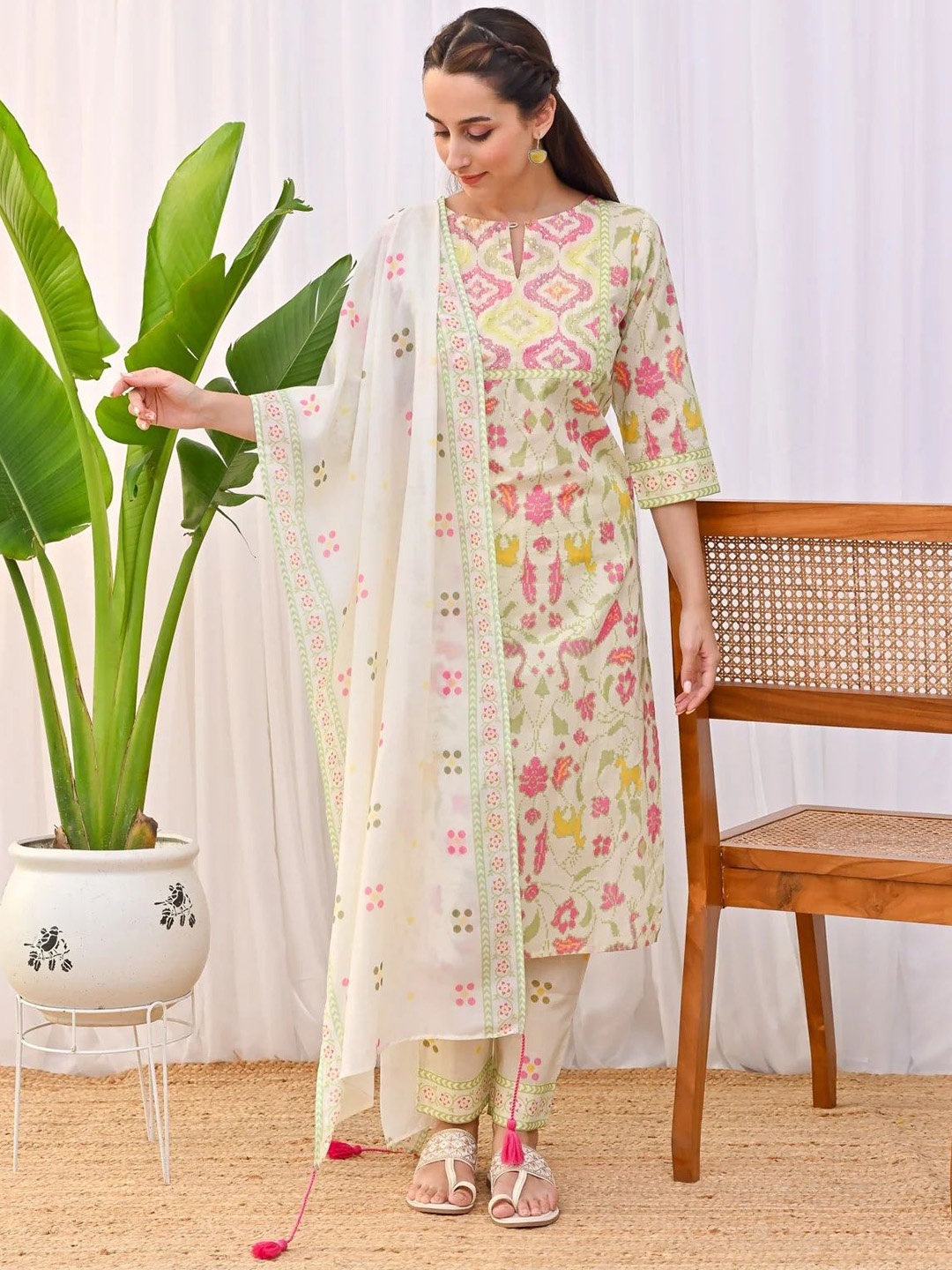 LeeliPeeri Designer Floral Printed Regular Sequinned Kurta With Trouser With Dupatta, Cream
LeeliPeeri Designer Floral Printed Regular Sequinned Kurta With Trouser With Dupatta, Cream