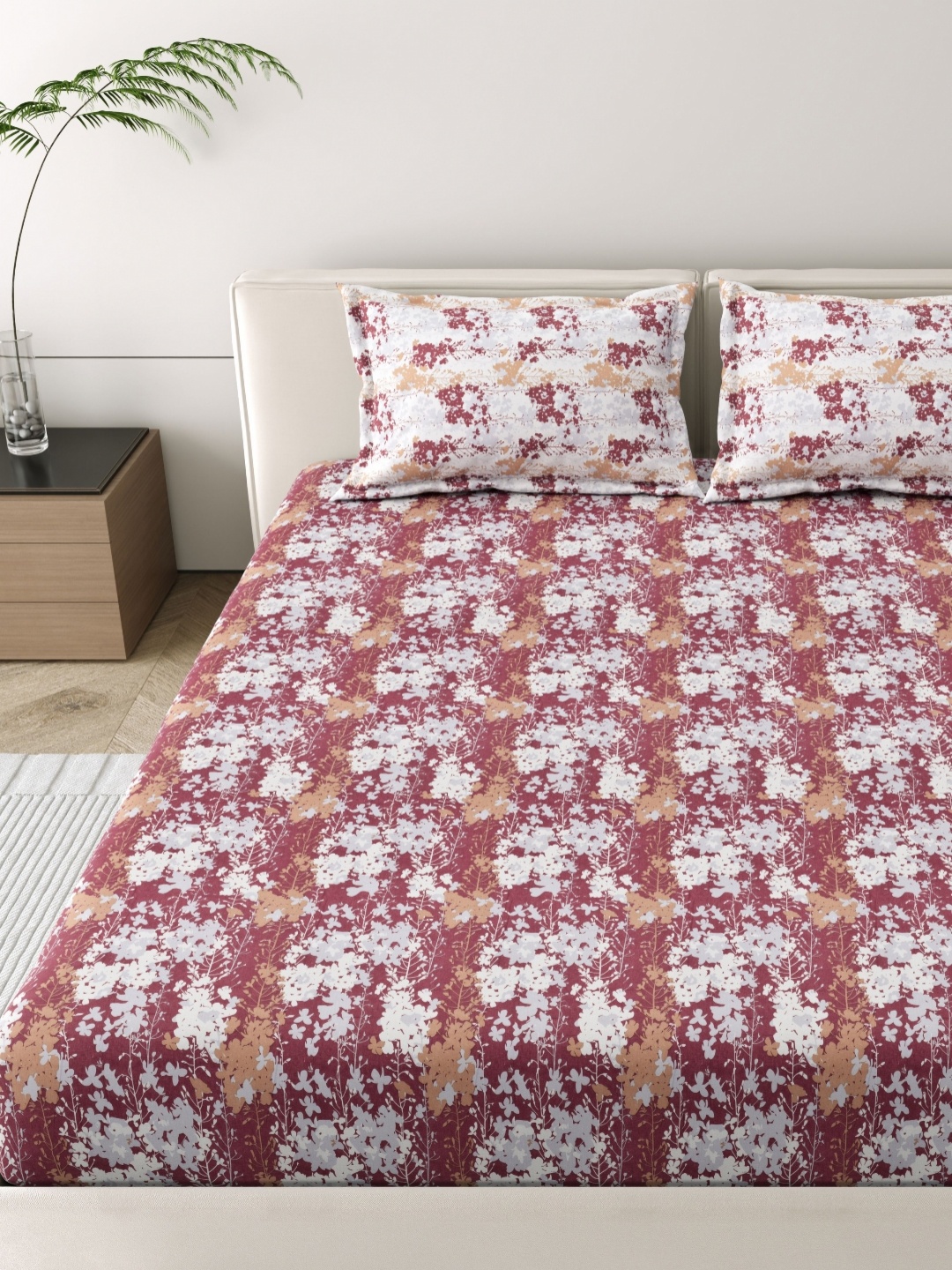 MAFATLAL Red & Beige Floral Printed Pure Cotton 186 TC King Bedsheet Set 2.74 m x 2.74 m
MAFATLAL Red & Beige Floral Printed Pure Cotton 186 TC King Bedsheet Set 2.74 m x 2.74 m