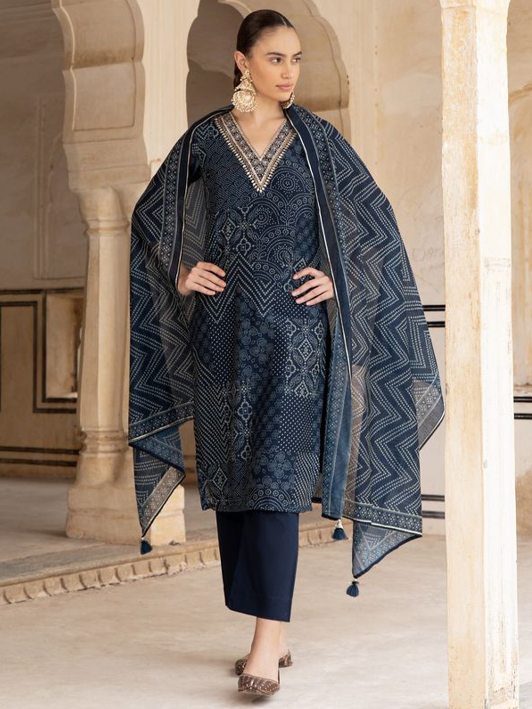 KARAJ JAIPUR Ethnic Motifs Embroidered Chanderi Cotton Kurta with Trousers & Dupatta, Blue
KARAJ JAIPUR Ethnic Motifs Embroidered Chanderi Cotton Kurta with Trousers & Dupatta, Blue