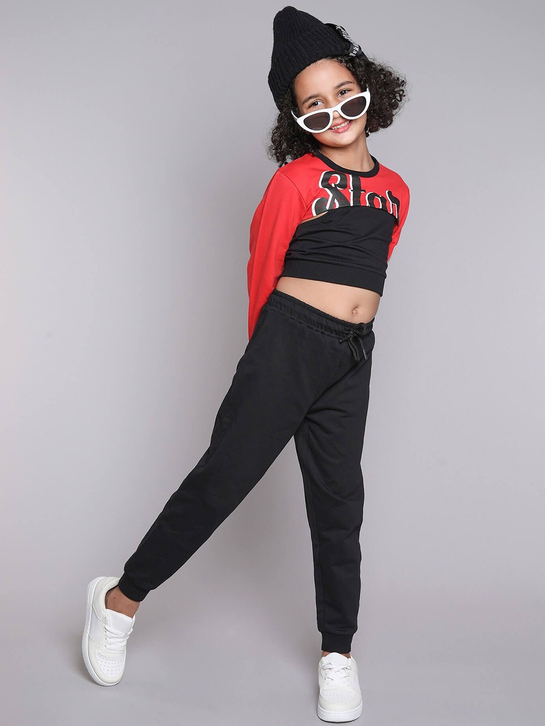 taffykids Girls Printed Round Neck Long Sleeves Pure Cotton Sweatshirt & Jogger With Top, Black
taffykids Girls Printed Round Neck Long Sleeves Pure Cotton Sweatshirt & Jogger With Top, Black