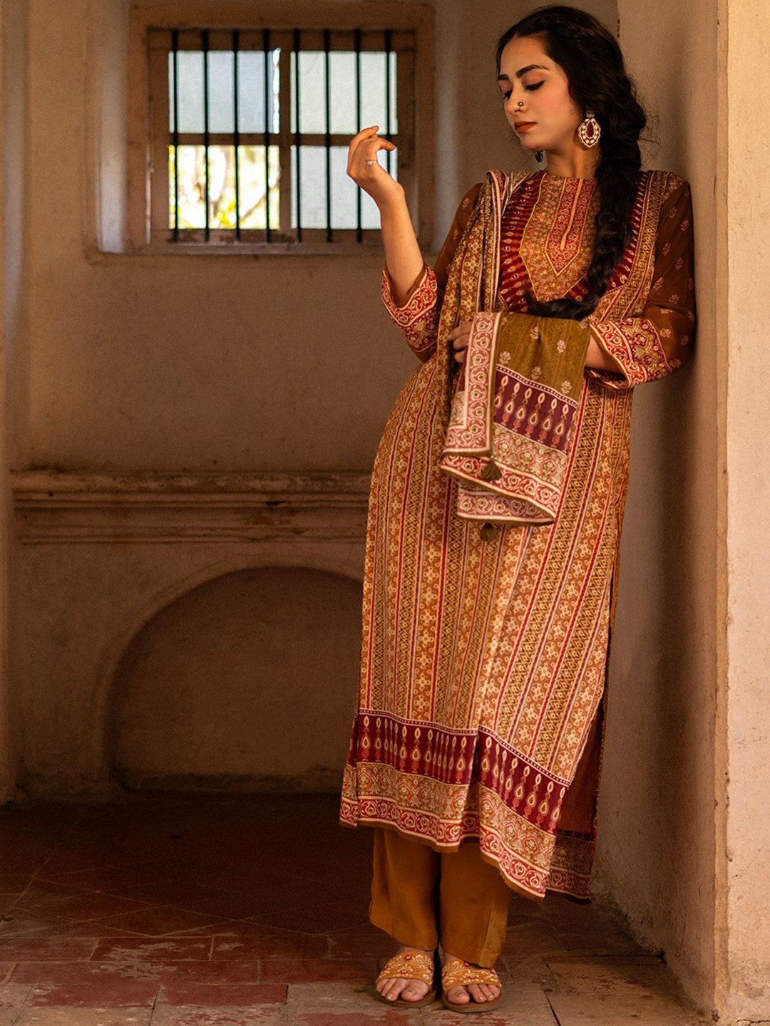 EARTH O FAB Ethnic Motifs Printed Regular Pure Silk Straight Kurta with Palazzos & Dupatta, Mustard
EARTH O FAB Ethnic Motifs Printed Regular Pure Silk Straight Kurta with Palazzos & Dupatta, Mustard