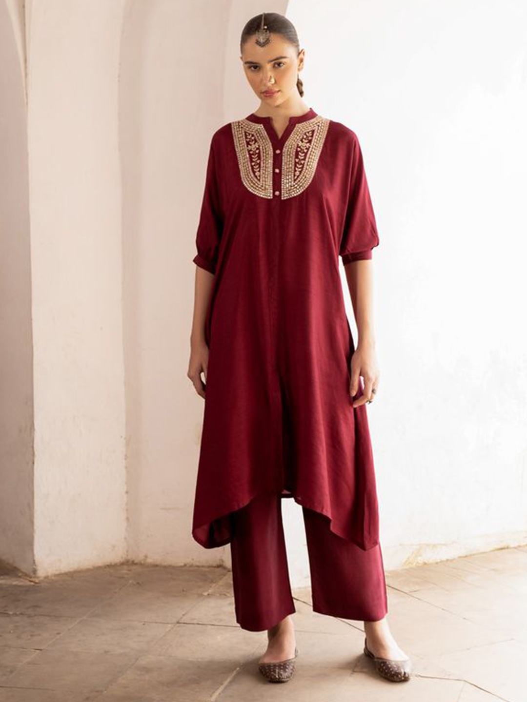 KARAJ JAIPUR Floral Yoke Design Regular Sequinned Chanderi Cotton Kurta with Palazzos, Maroon
KARAJ JAIPUR Floral Yoke Design Regular Sequinned Chanderi Cotton Kurta with Palazzos, Maroon