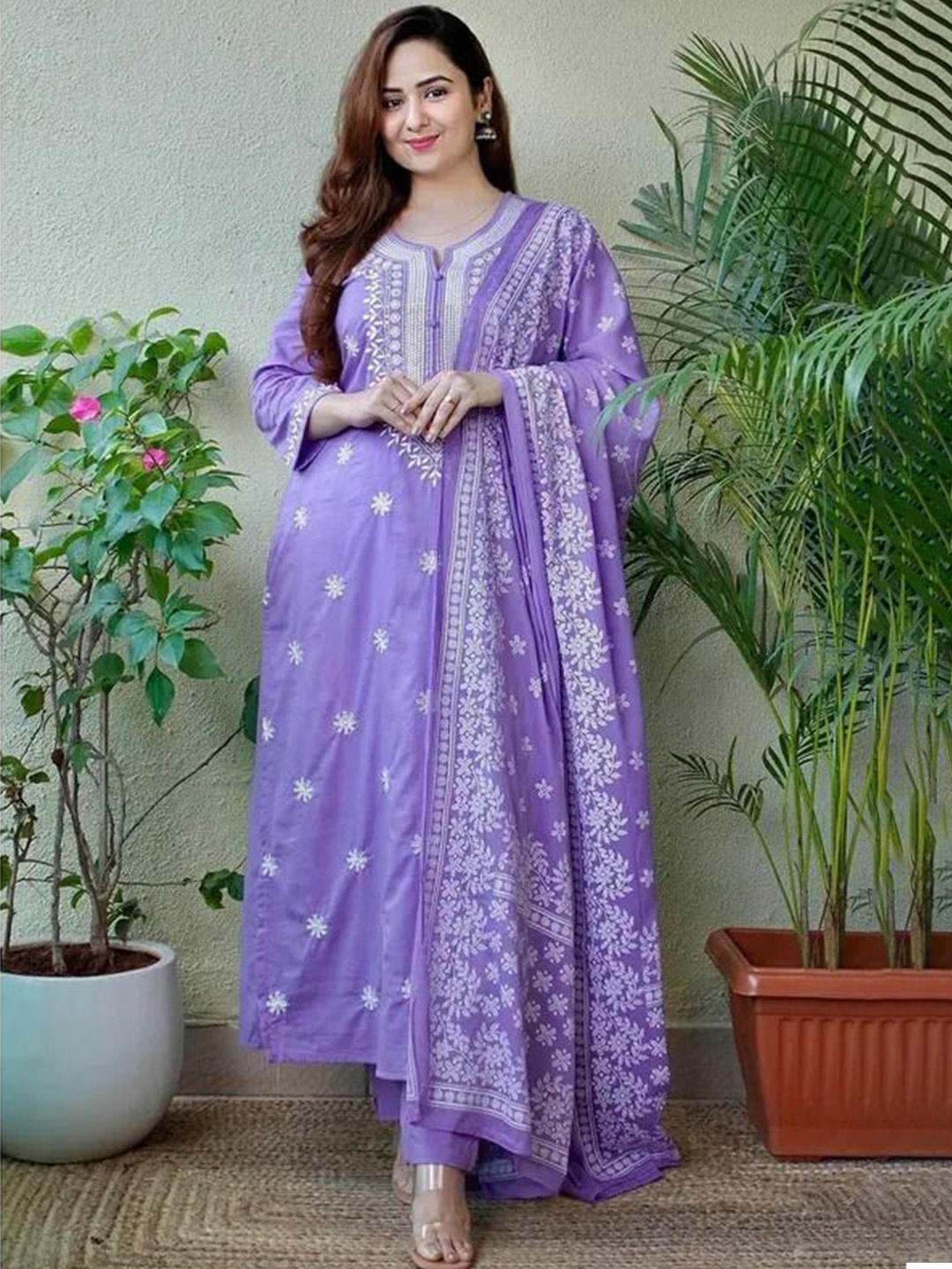 HERE&NOW Purple Floral Embroidered Thread Work Pure Cotton Kurta With Trousers & Dupatta
HERE&NOW Purple Floral Embroidered Thread Work Pure Cotton Kurta With Trousers & Dupatta