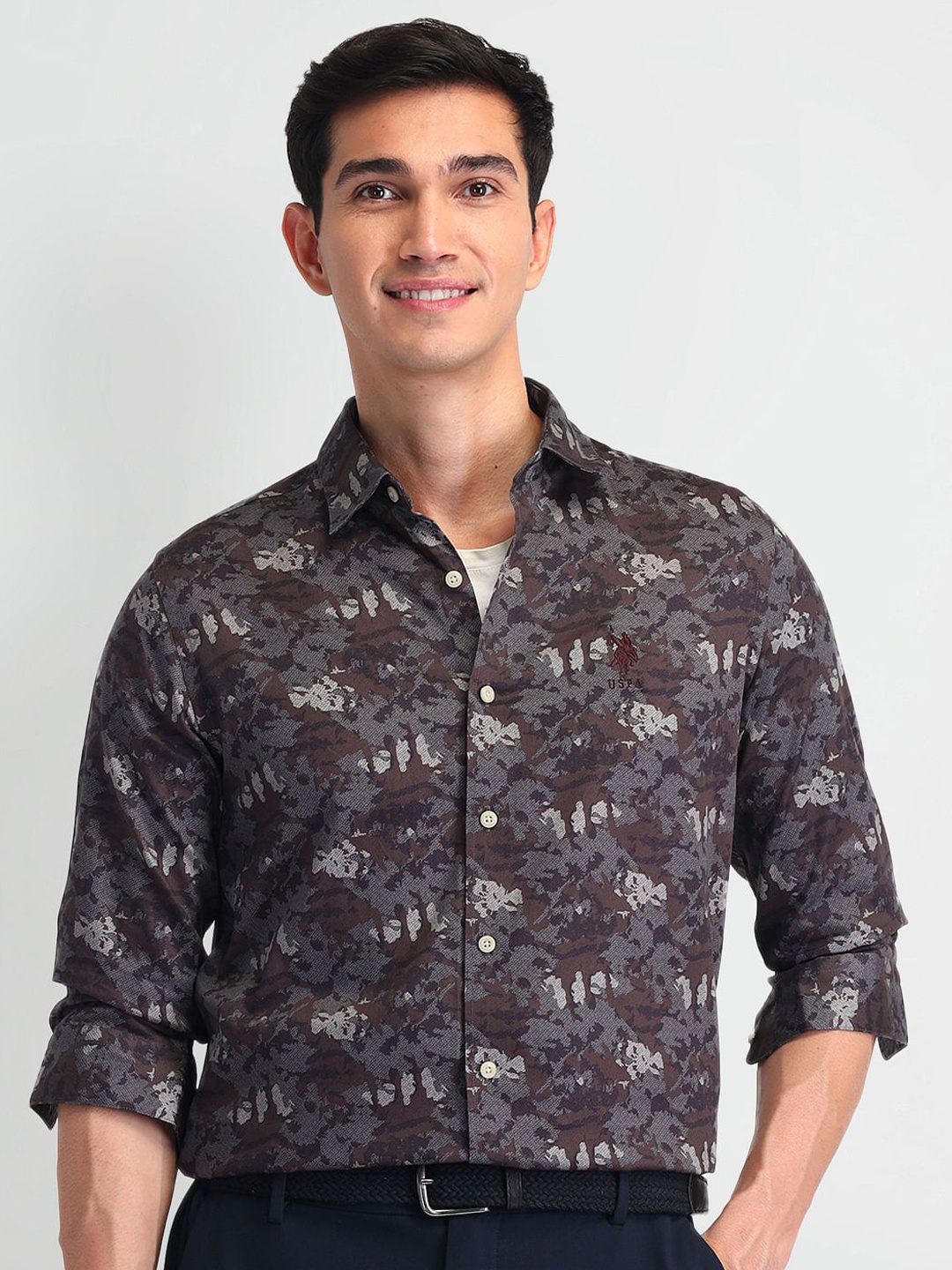 U.S. Polo Assn. Denim Co. Men Spread Collar Abstract Printed Cotton Slim Fit Casual Shirt, Purple
U.S. Polo Assn. Denim Co. Men Spread Collar Abstract Printed Cotton Slim Fit Casual Shirt, Purple