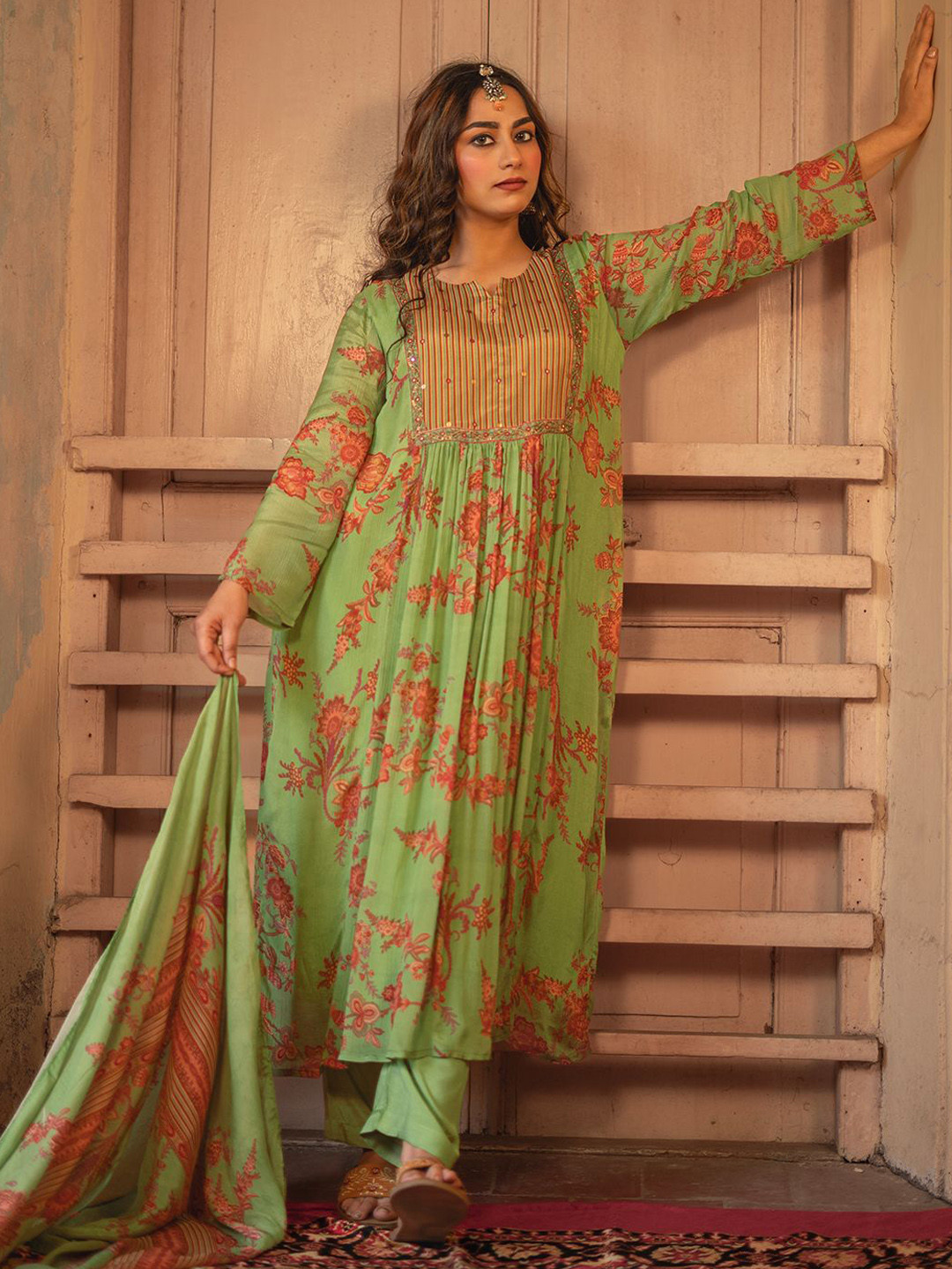 EARTH O FAB Floral Printed Mirror Work Anarkali Kurta With Trousers & Dupatta, Green
EARTH O FAB Floral Printed Mirror Work Anarkali Kurta With Trousers & Dupatta, Green