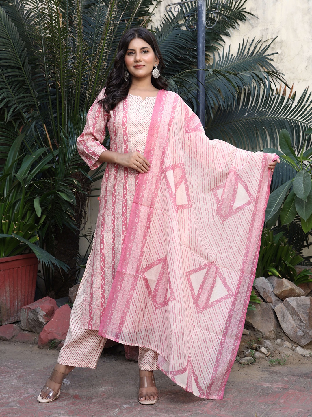 Chandbaali Floral Printed Pure Cotton Straight Kurta With Trouser & Dupatta, Pink
Chandbaali Floral Printed Pure Cotton Straight Kurta With Trouser & Dupatta, Pink