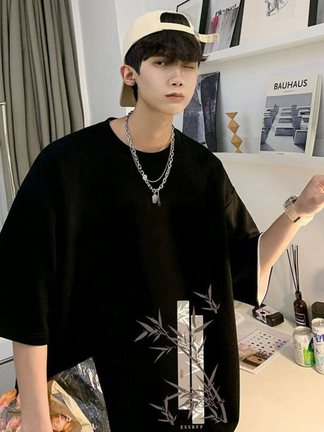 HERE&NOW Men Floral Printed Round Neck Cotton Oversized T-shirt, Black 
HERE&NOW Men Floral Printed Round Neck Cotton Oversized T-shirt, Black