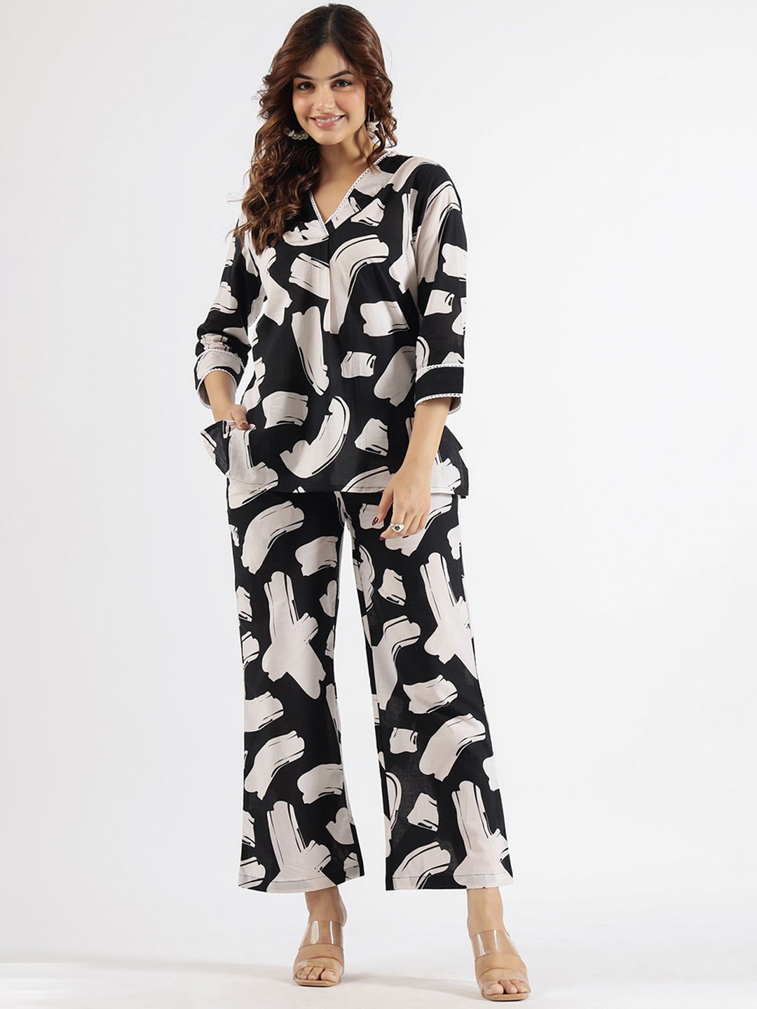 FLAVIA CREATION Printed V-Neck Three0-Quarter Sleeves Pure Cotton Top & Trouser, Black
FLAVIA CREATION Printed V-Neck Three0-Quarter Sleeves Pure Cotton Top & Trouser, Black