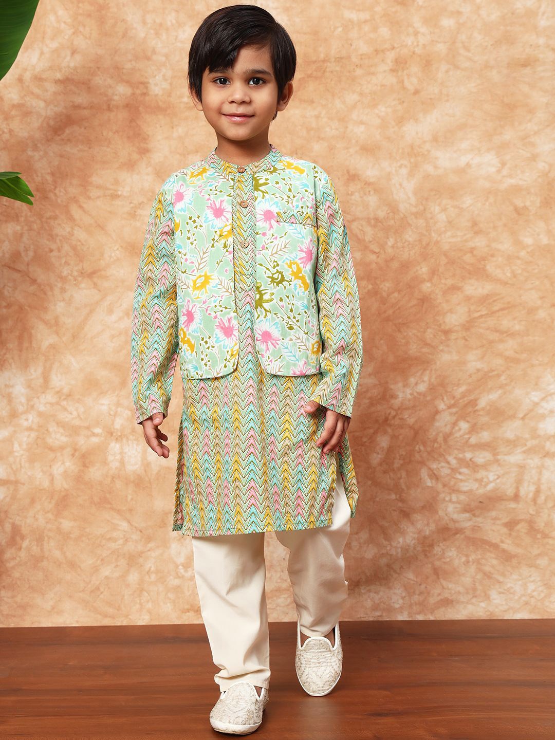 Readiprint Boys Floral Printed Regular Pure Cotton Straight Kurta with Pyjamas, Sea green
Readiprint Boys Floral Printed Regular Pure Cotton Straight Kurta with Pyjamas, Sea green