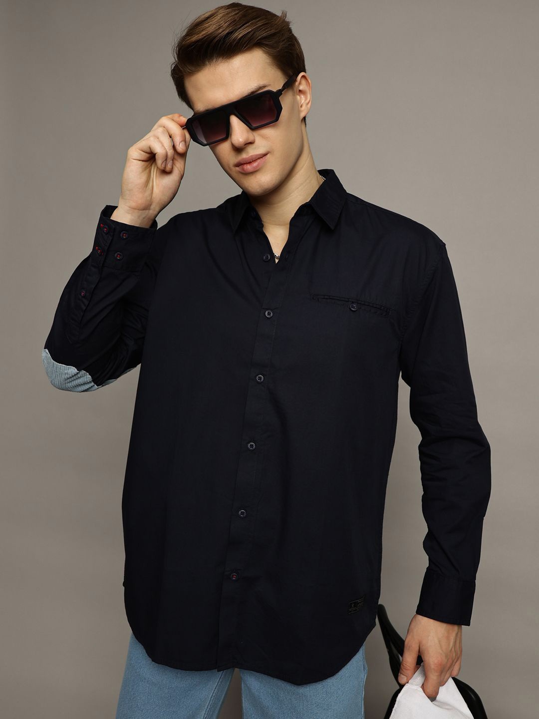 The Roadster Lifestyle Co. Men Premium Spread Collar Solid Cotton Oversized Casual Shirt, Navy blue
The Roadster Lifestyle Co. Men Premium Spread Collar Solid Cotton Oversized Casual Shirt, Navy blue