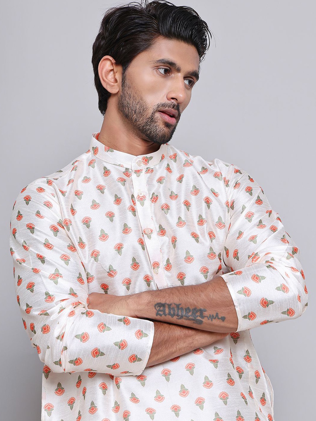 Jompers Floral Printed Mandarin Collar Silk Cotton Straight Kurta with Pyjamas, Cream
Jompers Floral Printed Mandarin Collar Silk Cotton Straight Kurta with Pyjamas, Cream