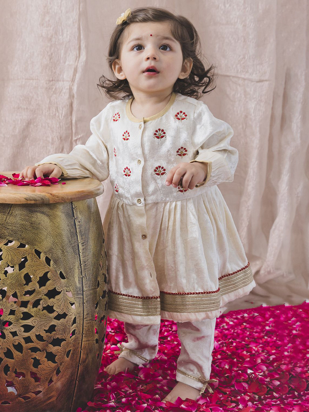 Tiber Taber Girls Floral Embroidered Pleated Sequinned Velvet Kurta with Trousers, Cream
Tiber Taber Girls Floral Embroidered Pleated Sequinned Velvet Kurta with Trousers, Cream