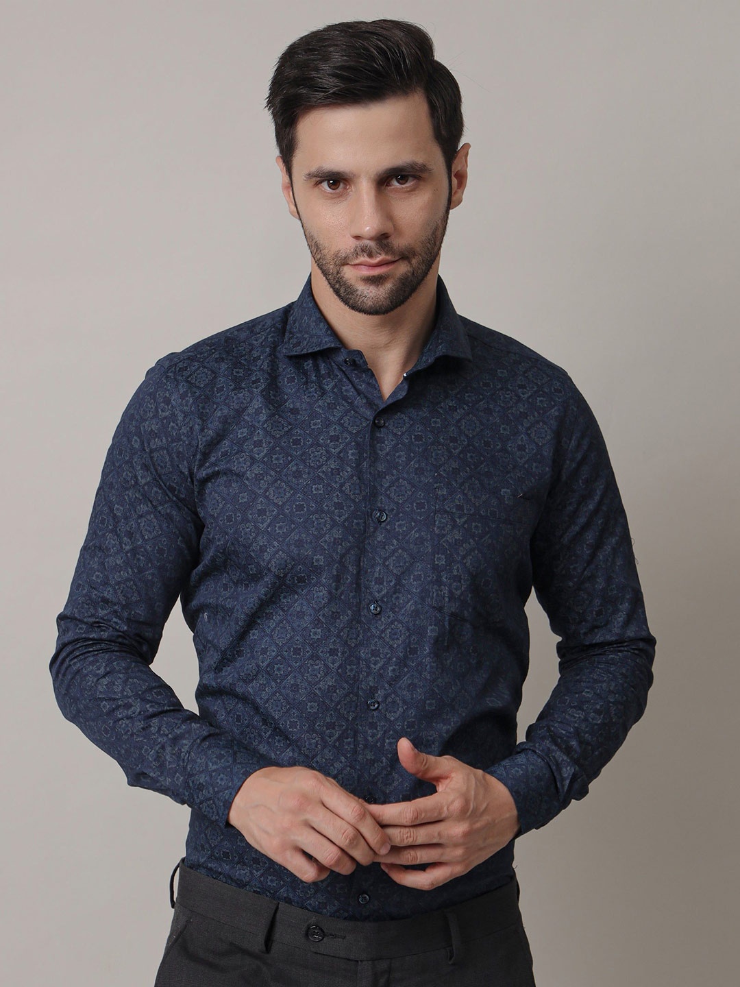 John Philips Men India Slim Fit Spread Collar Abstract Printed Cotton Formal Shirt, Navy blue
John Philips Men India Slim Fit Spread Collar Abstract Printed Cotton Formal Shirt, Navy blue