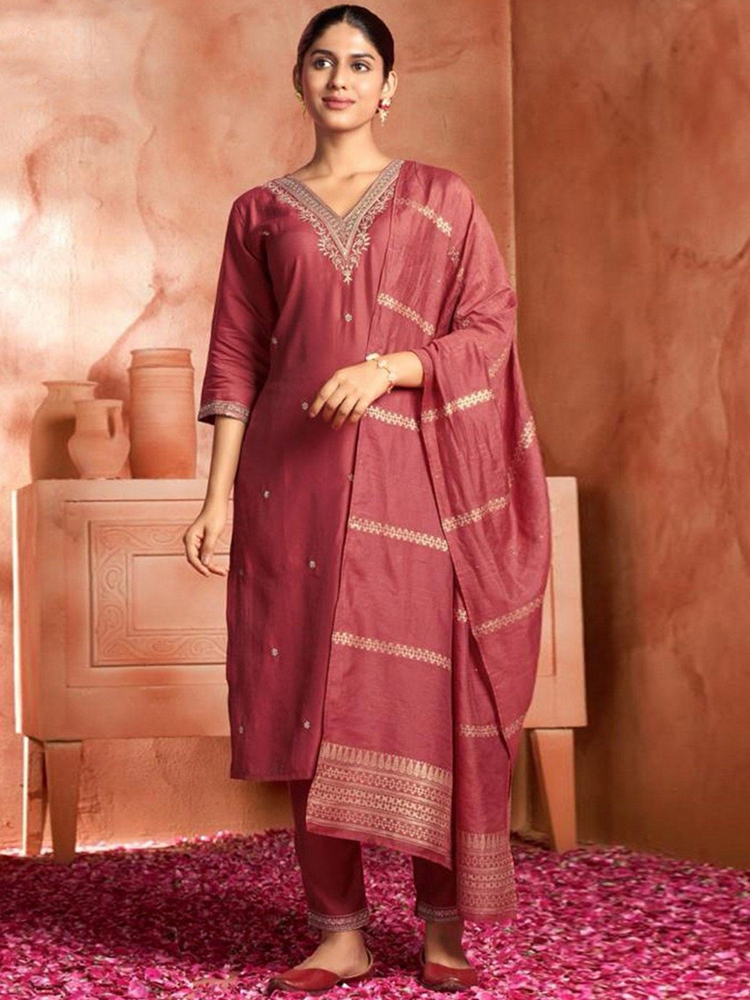 KALINI Ethnic Motifs Embroidered Thread Work Pure Cotton Kurta with Palazzo & Dupatta, Maroon
KALINI Ethnic Motifs Embroidered Thread Work Pure Cotton Kurta with Palazzo & Dupatta, Maroon