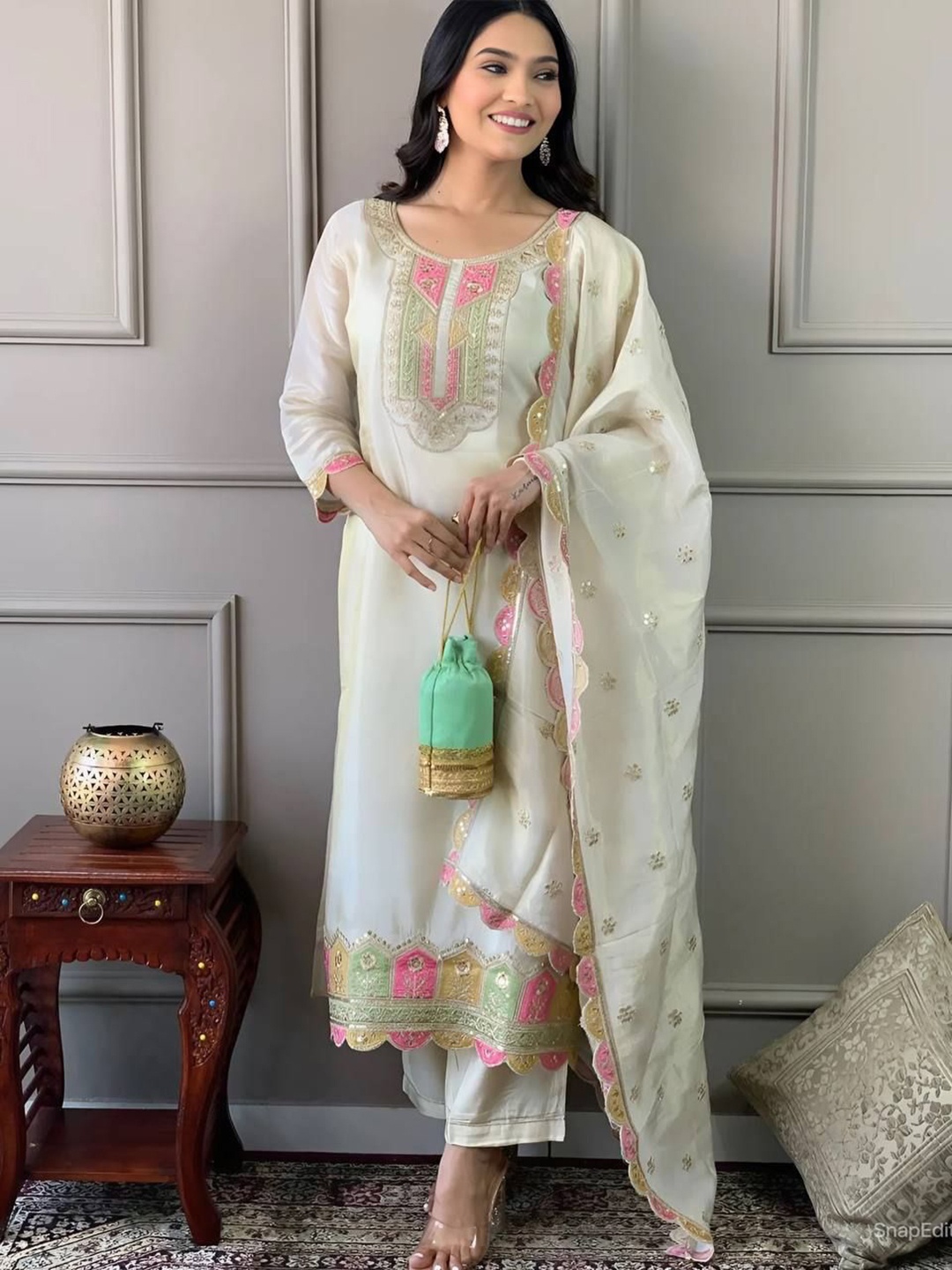 Lilots Floral Embroidered Regular Chanderi Silk Straight Kurta with Trousers & Dupatta, White
Lilots Floral Embroidered Regular Chanderi Silk Straight Kurta with Trousers & Dupatta, White