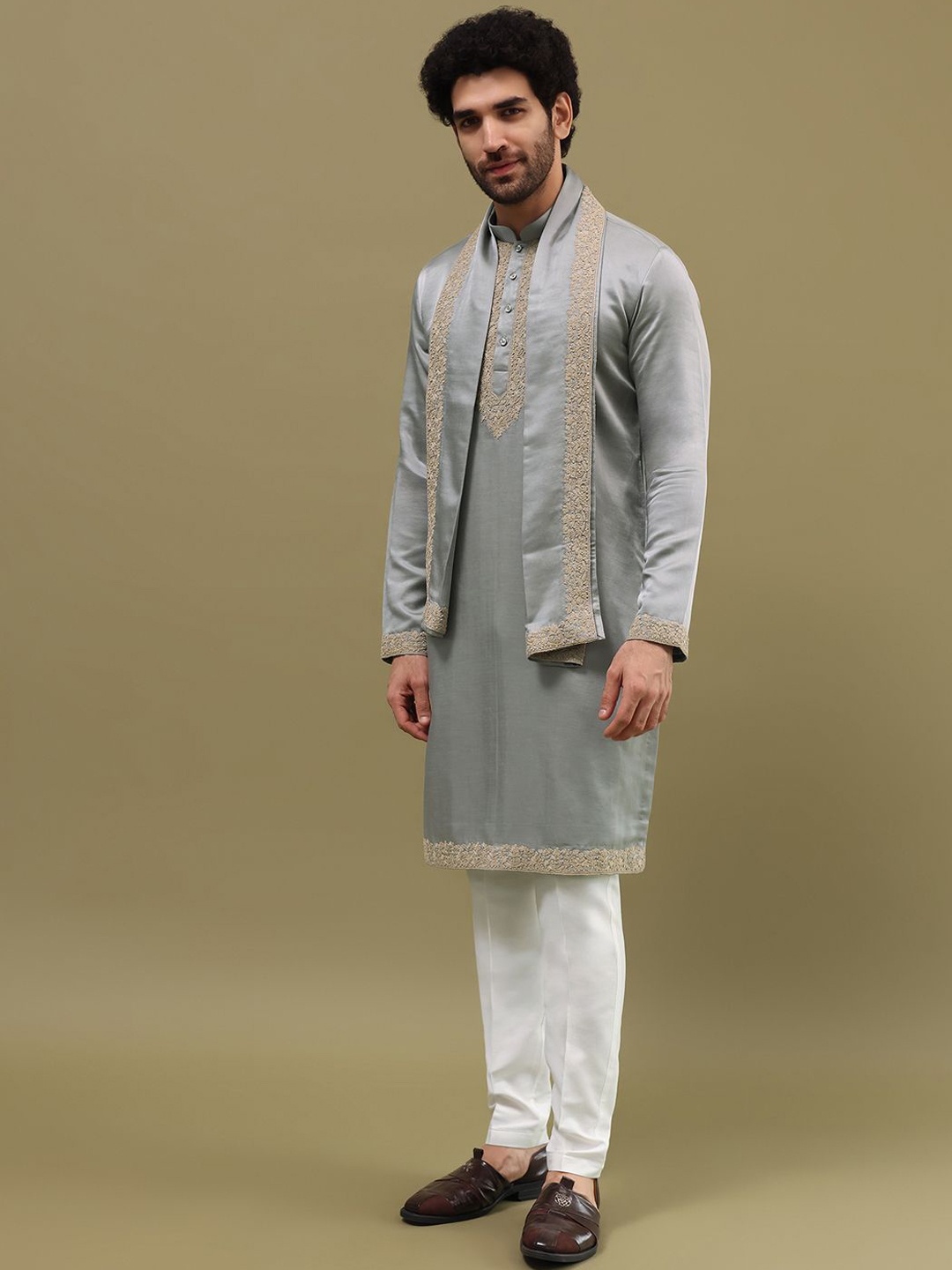 KALKI Fashion Men Floral Yoke Design Regular Thread Work Kurta with Trousers & With Dupatta, Grey
KALKI Fashion Men Floral Yoke Design Regular Thread Work Kurta with Trousers & With Dupatta, Grey