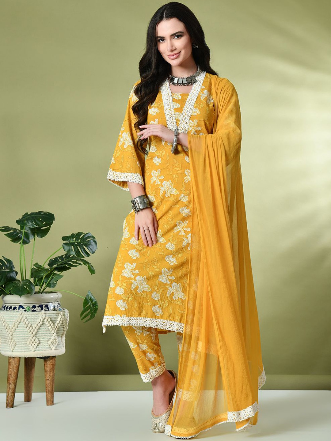 Sangria Floral Printed Square Neck Flared Sleeves Straight Kurta With Dhoti Pant & Dupatta, Yellow
Sangria Floral Printed Square Neck Flared Sleeves Straight Kurta With Dhoti Pant & Dupatta, Yellow