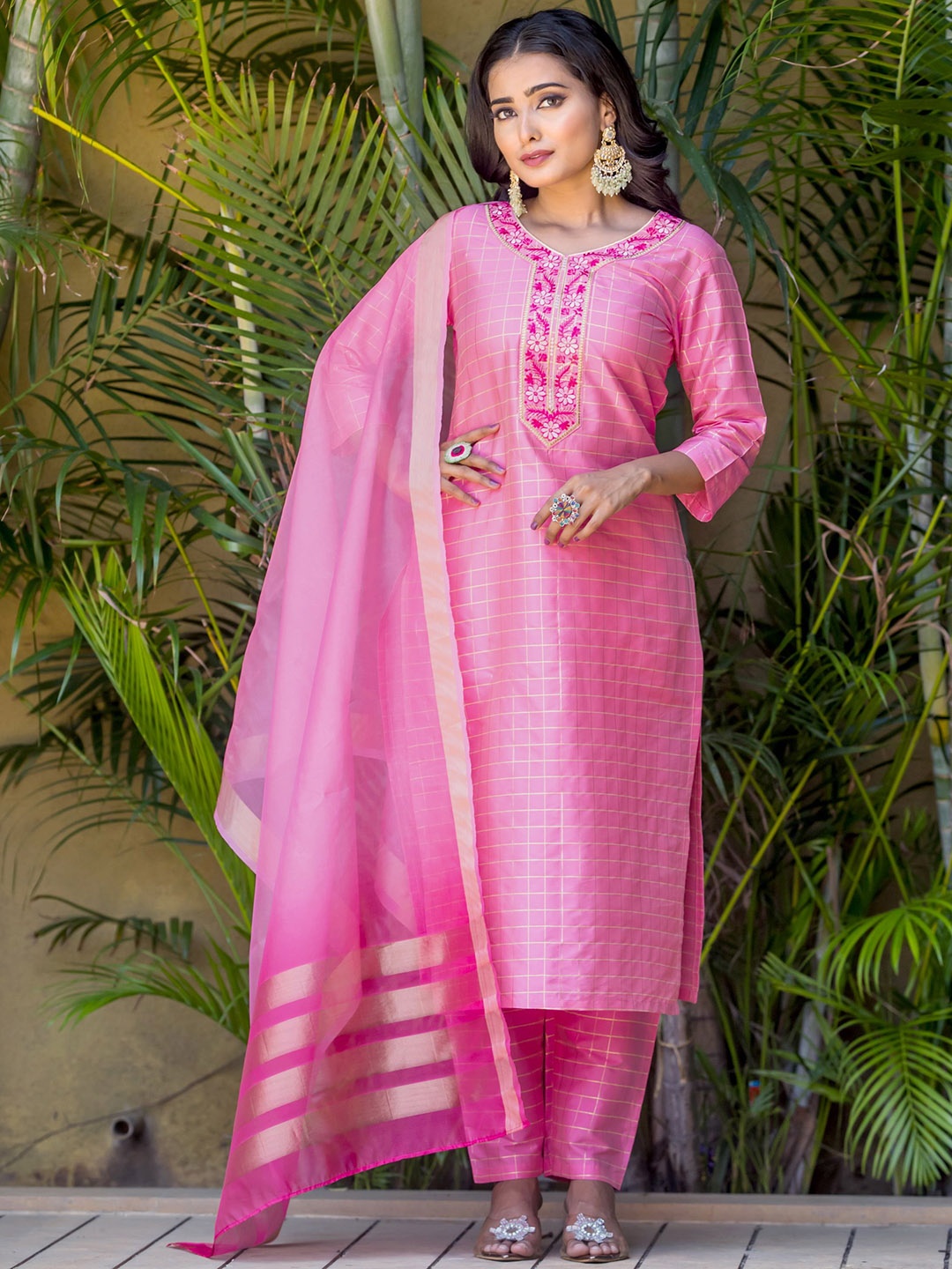 WEAVLLITE Women Yoke Design Regular Thread Work Kurta with Trousers & With Dupatta, Pink
WEAVLLITE Women Yoke Design Regular Thread Work Kurta with Trousers & With Dupatta, Pink
