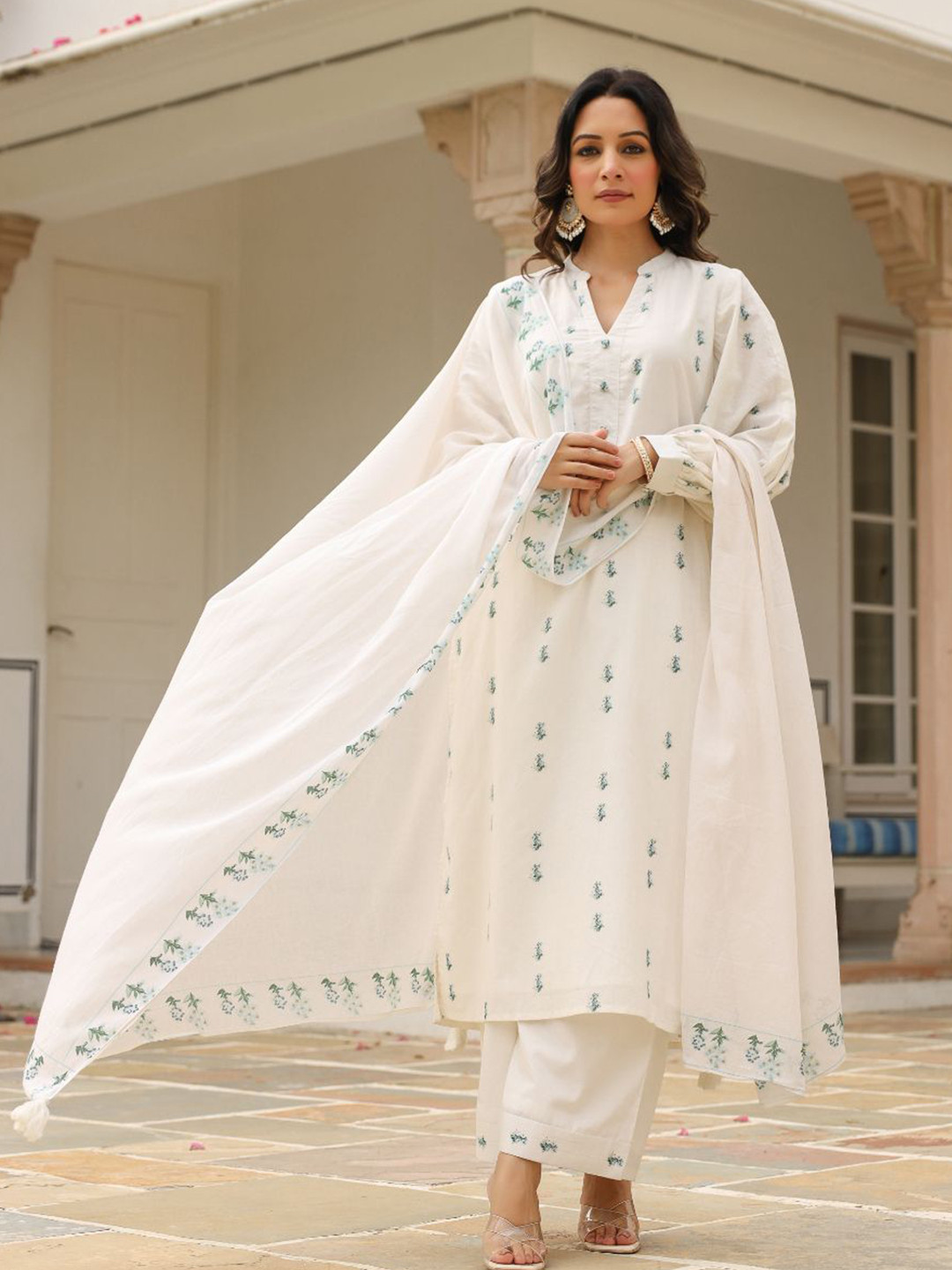 PHEETA Women Floral Printed Regular Pure Cotton Kurta with Palazzos & With Dupatta, White
PHEETA Women Floral Printed Regular Pure Cotton Kurta with Palazzos & With Dupatta, White