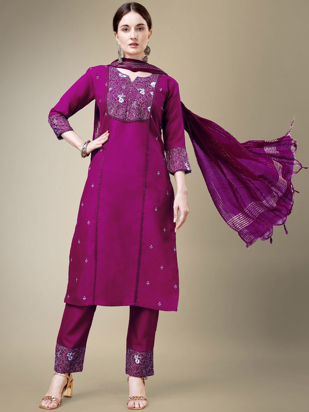 Rujave Women Ethnic Motifs Embroidered Regular Sequinned Kurta with Trousers & With Dupatta, Purple
Rujave Women Ethnic Motifs Embroidered Regular Sequinned Kurta with Trousers & With Dupatta, Purple