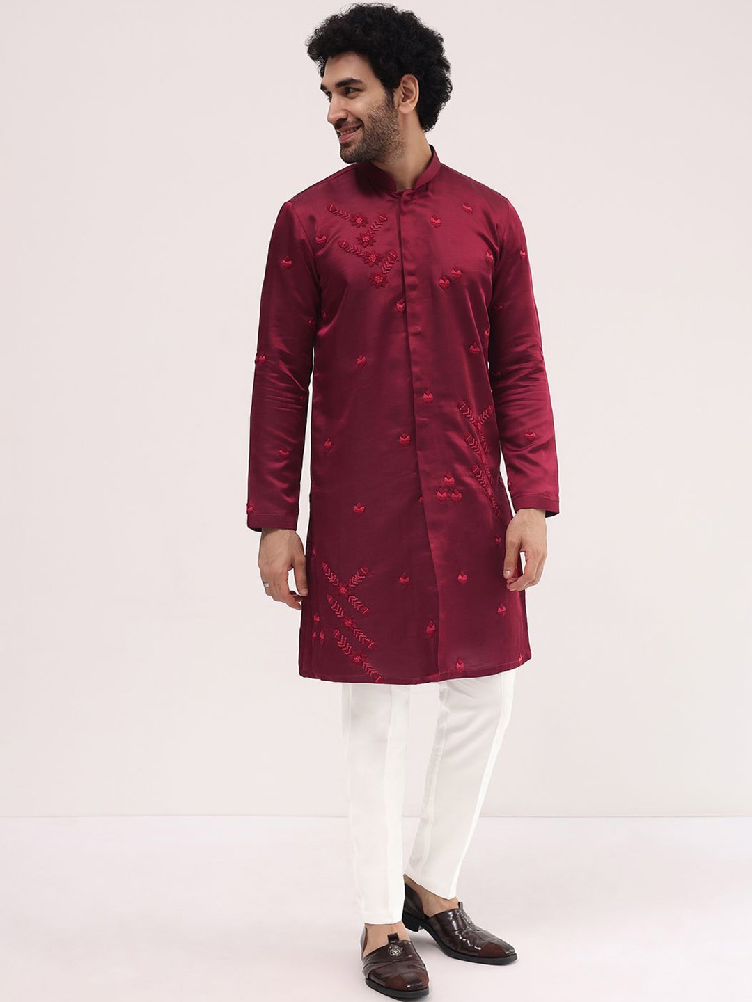 KALKI Fashion Men Ethnic Motifs Embroidered Regular Thread Work Kurta with Trousers, Red
KALKI Fashion Men Ethnic Motifs Embroidered Regular Thread Work Kurta with Trousers, Red
