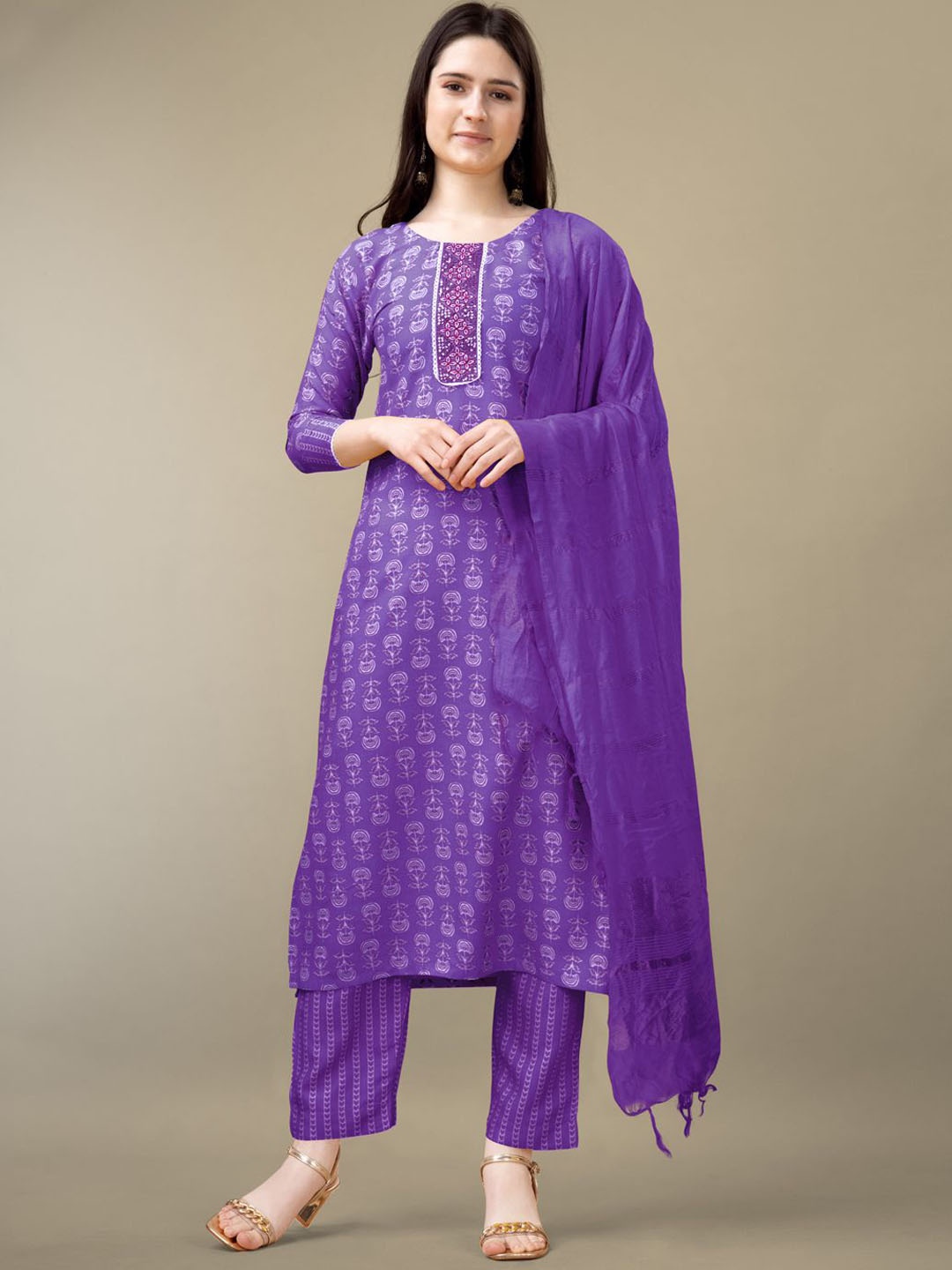 Rujave Women Floral Printed Regular Thread Work Kurta with Trousers & With Dupatta, Purple
Rujave Women Floral Printed Regular Thread Work Kurta with Trousers & With Dupatta, Purple