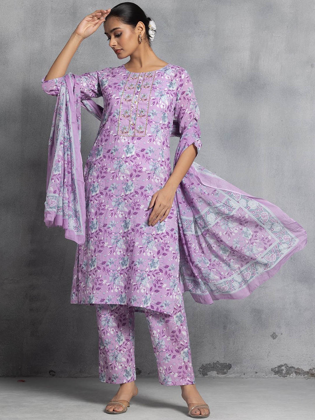 Rang by Indya Floral Printed Gotta Patti Pure Cotton Kurta with Trousers & Dupatta, Purple
Rang by Indya Floral Printed Gotta Patti Pure Cotton Kurta with Trousers & Dupatta, Purple