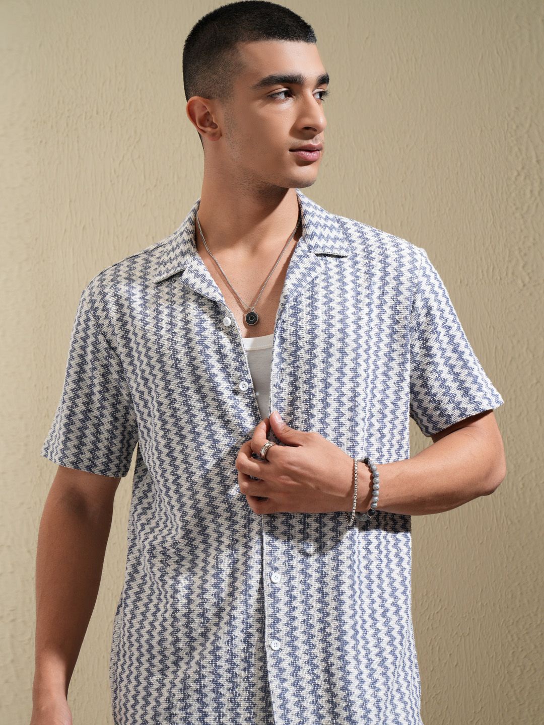 HIGHLANDER Men Cuban Collar Gingham Checked Printed Cotton Relaxed Fit Casual Shirt, White
HIGHLANDER Men Cuban Collar Gingham Checked Printed Cotton Relaxed Fit Casual Shirt, White
