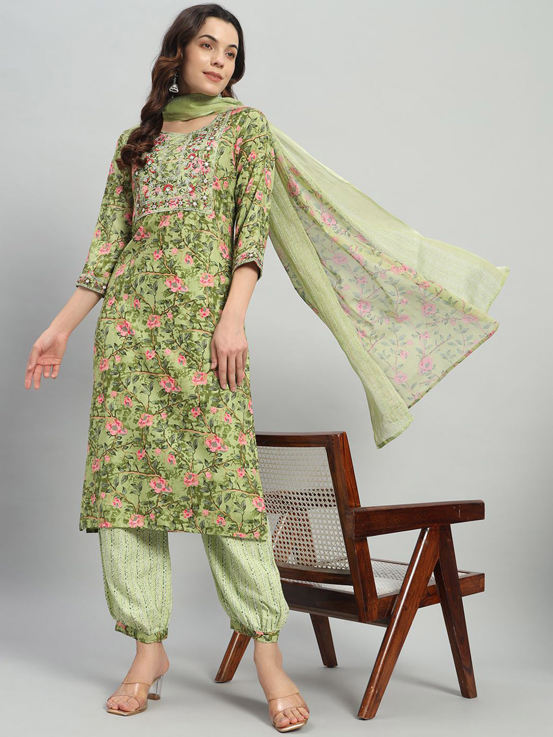 KALINI Women Floral Printed Regular Thread Work Kurta with Patiala & With Dupatta, Green
KALINI Women Floral Printed Regular Thread Work Kurta with Patiala & With Dupatta, Green