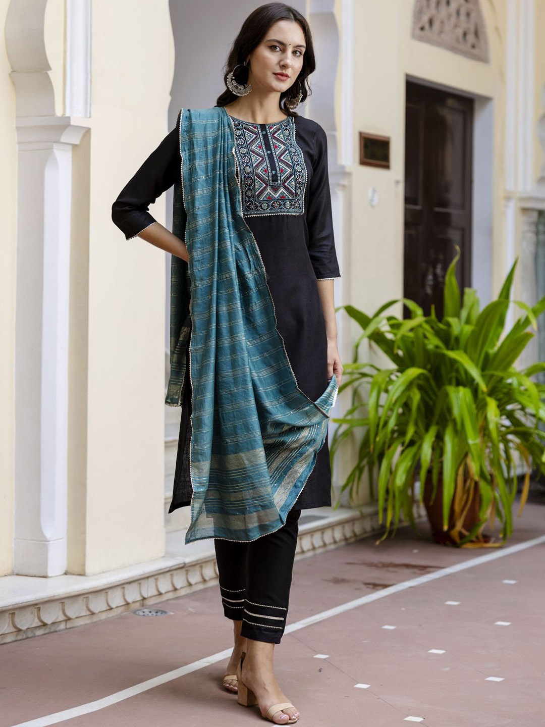 PPTOSS Women Embroidered Regular Thread Work Kurta with Trousers & With Dupatta, Black
PPTOSS Women Embroidered Regular Thread Work Kurta with Trousers & With Dupatta, Black