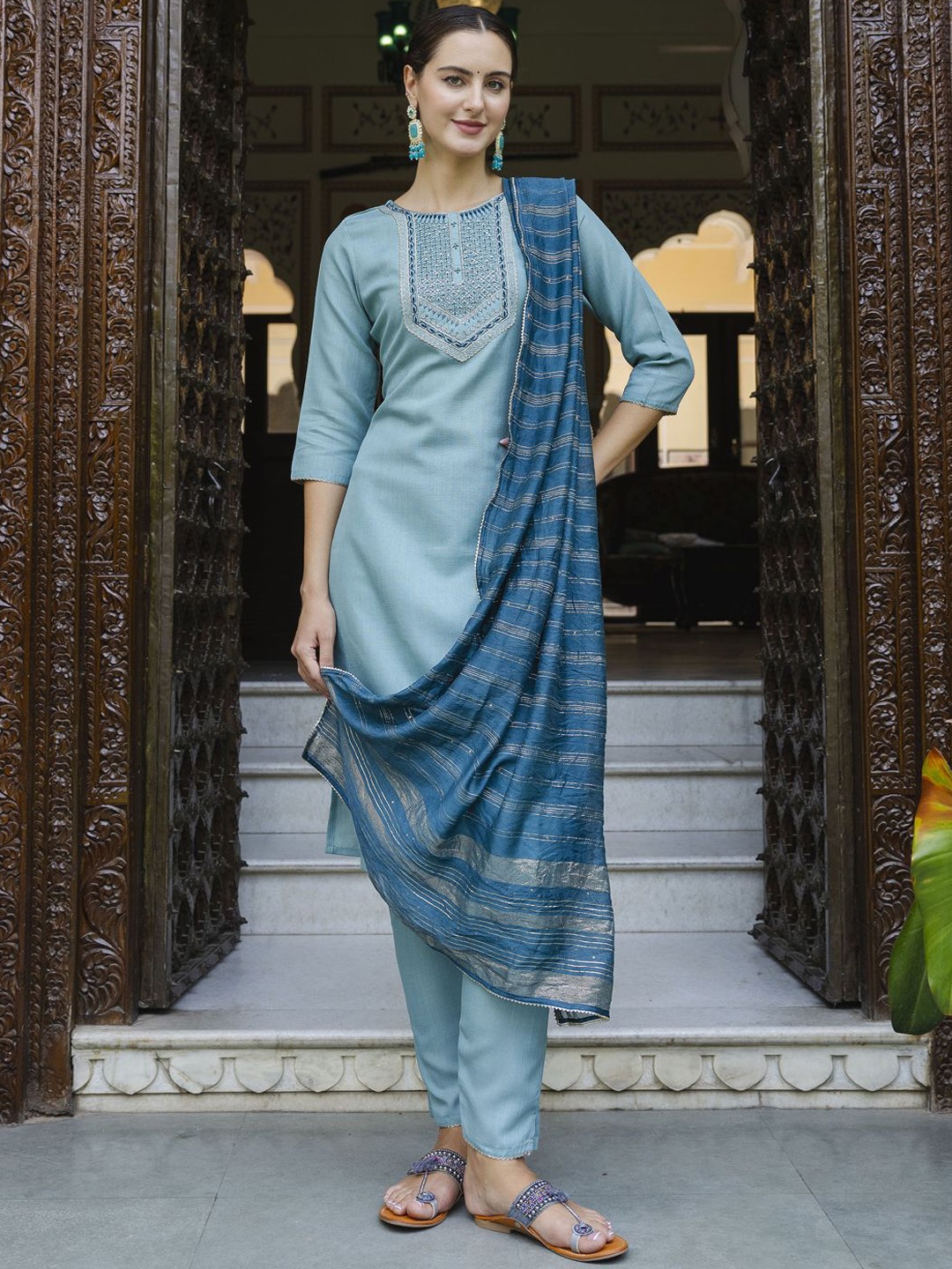 PPTOSS Women Floral Yoke Design Regular Thread Work Kurta with Trousers & With Dupatta, Blue
PPTOSS Women Floral Yoke Design Regular Thread Work Kurta with Trousers & With Dupatta, Blue
