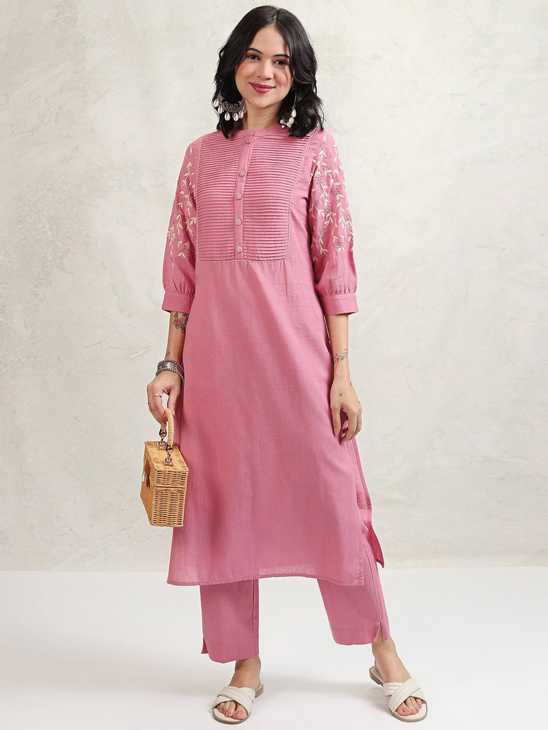 Vishudh Women Ethnic Motifs Embroidered Regular Thread Work Pure Cotton Kurta with Trousers, Pink
Vishudh Women Ethnic Motifs Embroidered Regular Thread Work Pure Cotton Kurta with Trousers, Pink