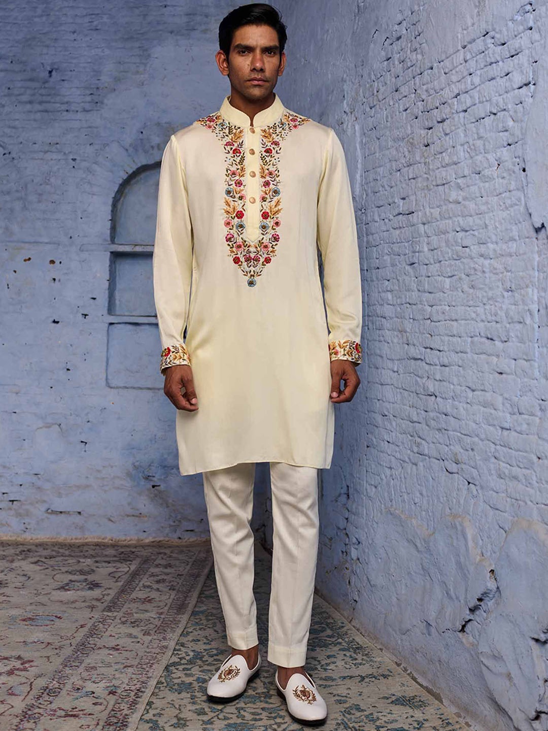 Agrajain Floral Embroidered Zardozi Mandarin Collar Straight Kurta With Trousers, Cream
Agrajain Floral Embroidered Zardozi Mandarin Collar Straight Kurta With Trousers, Cream