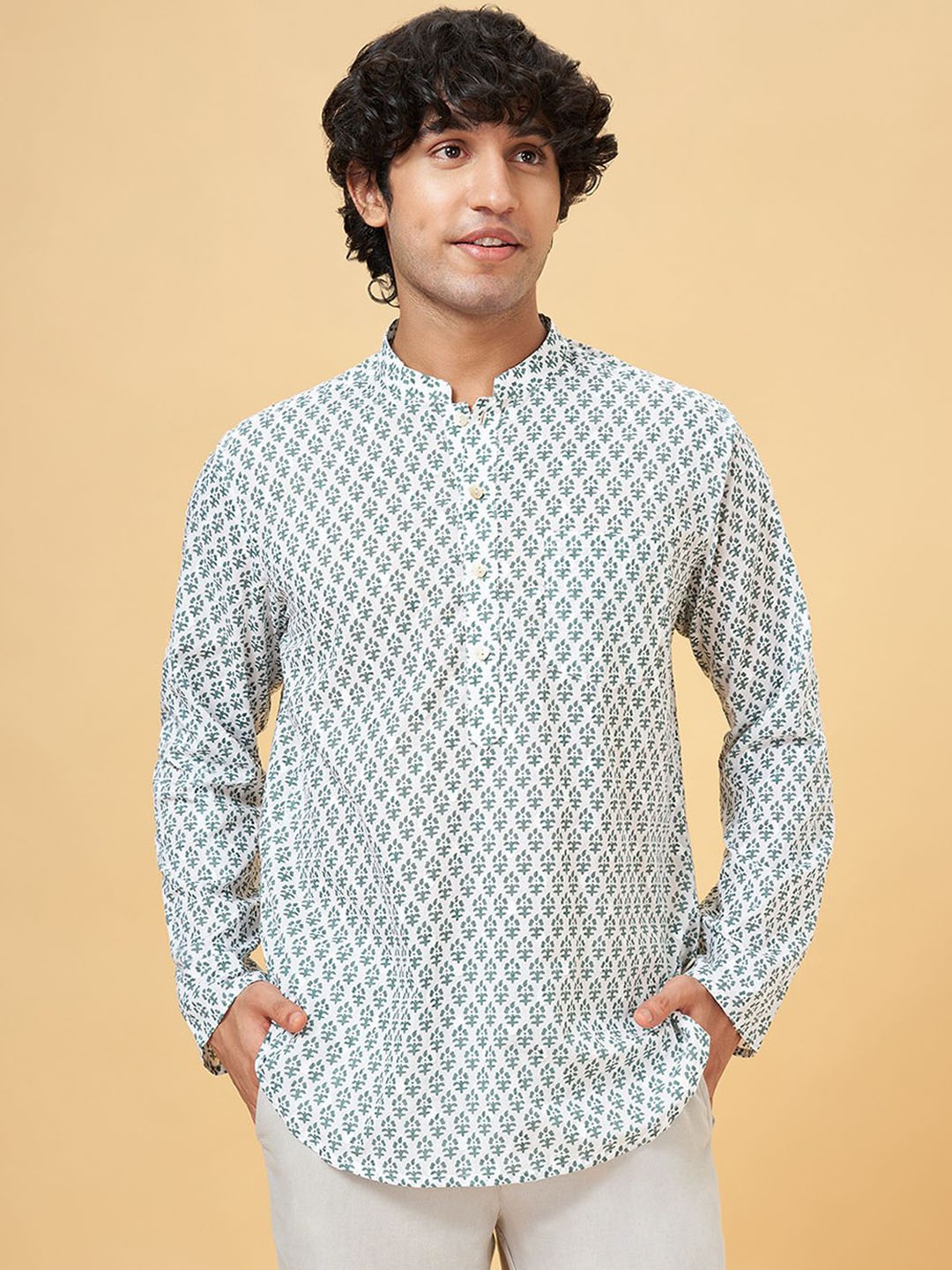 indus route by Pantaloons Floral Printed Band Collar Pure Cotton Straight Kurta, Green
indus route by Pantaloons Floral Printed Band Collar Pure Cotton Straight Kurta, Green