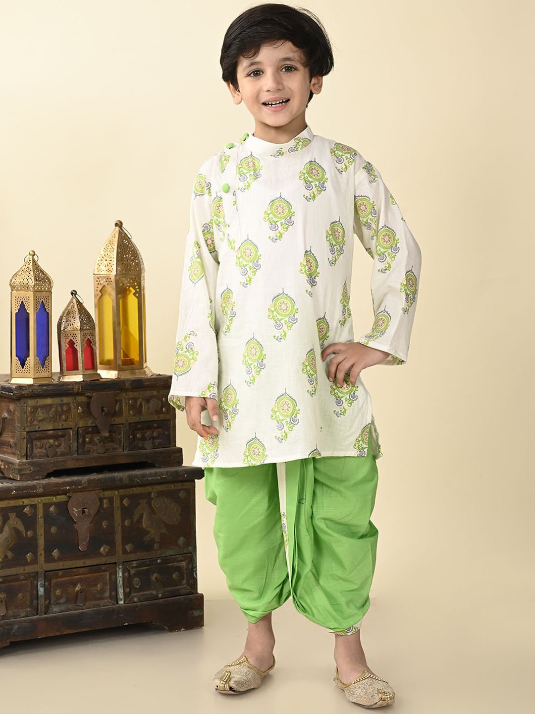 Superminis Boys Ethnic Motifs Printed Regular Pure Cotton Kurta with Dhoti Pants, Green
Superminis Boys Ethnic Motifs Printed Regular Pure Cotton Kurta with Dhoti Pants, Green