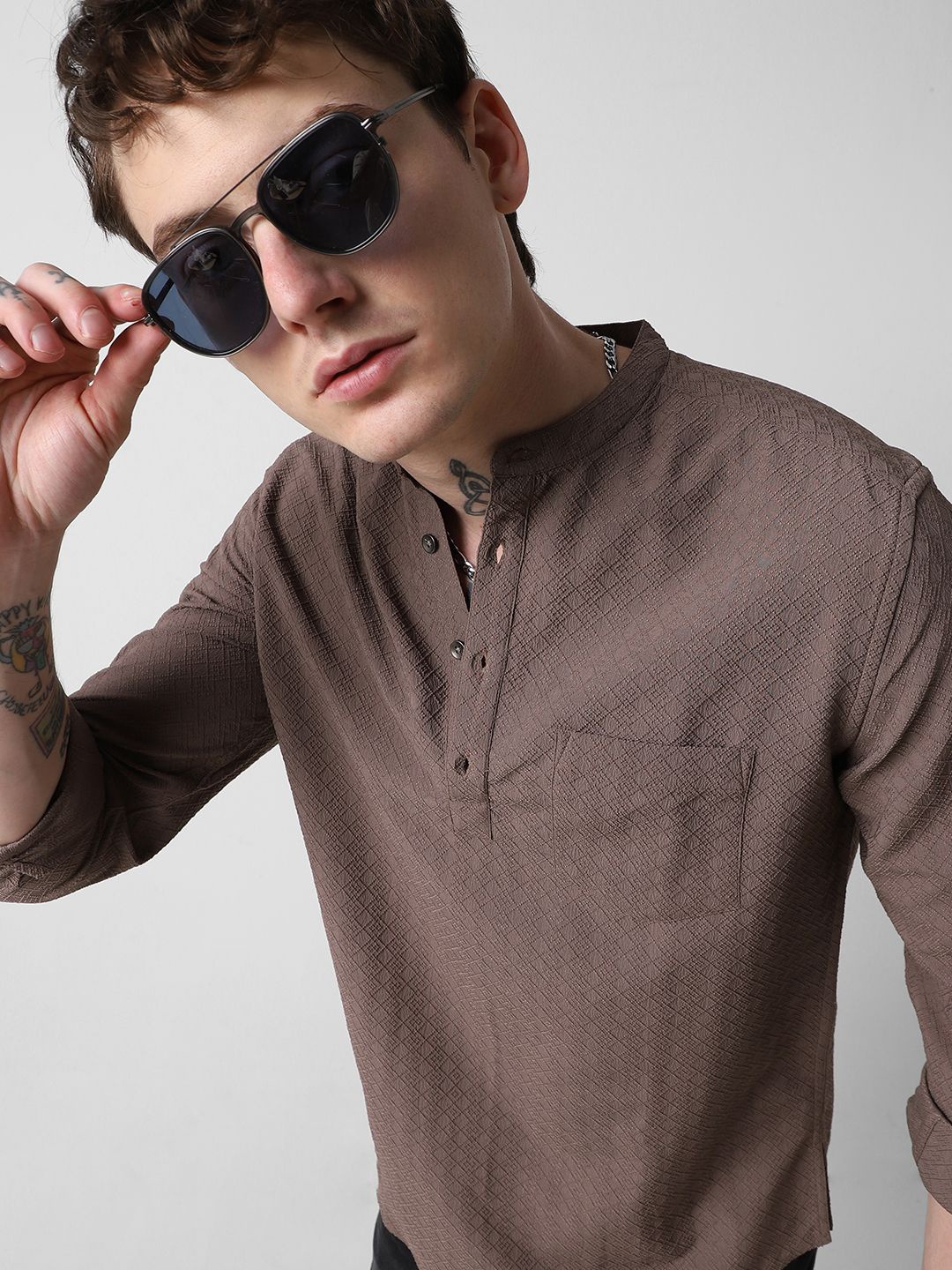 VASTRADO Geometric Woven Design Jacquard Weave Band Collar Cotton Straight Kurta, Brown
VASTRADO Geometric Woven Design Jacquard Weave Band Collar Cotton Straight Kurta, Brown