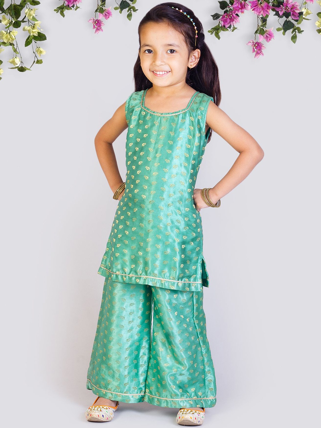 Tangerine Closet Girls Ethnic Motifs Regular Kurti with Palazzos & With Dupatta, Green
Tangerine Closet Girls Ethnic Motifs Regular Kurti with Palazzos & With Dupatta, Green